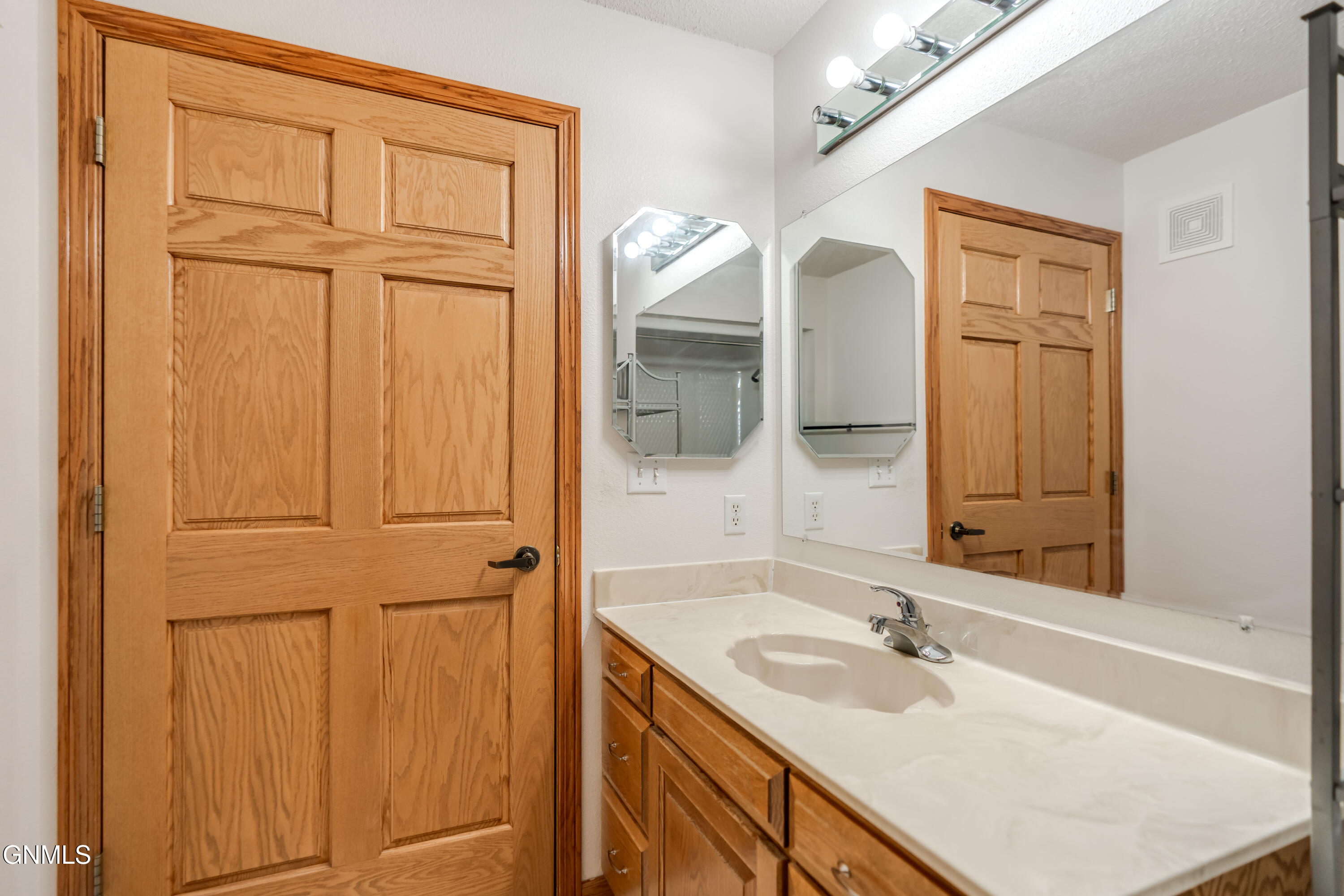property viewer photo 16