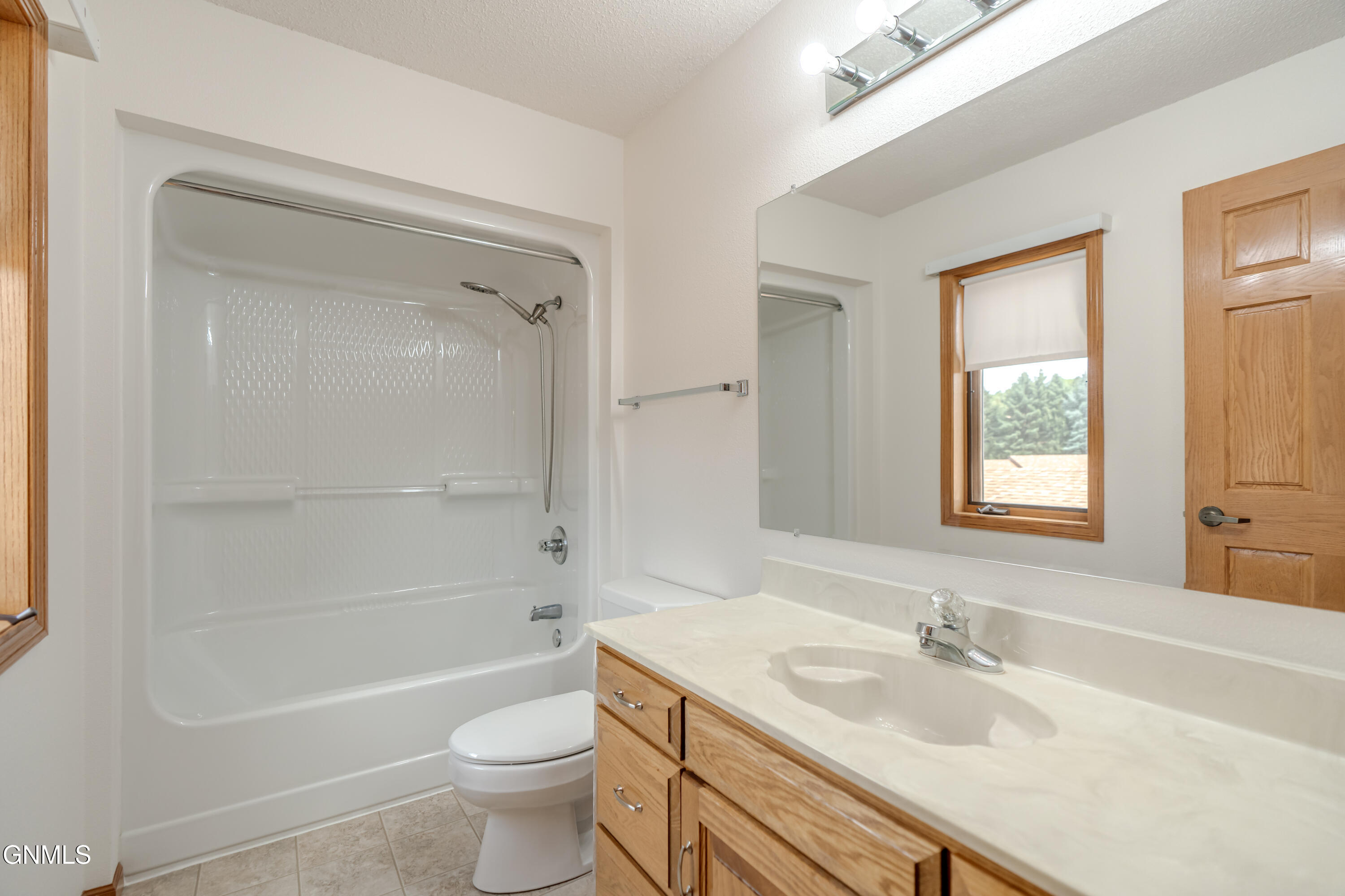 property viewer photo 24