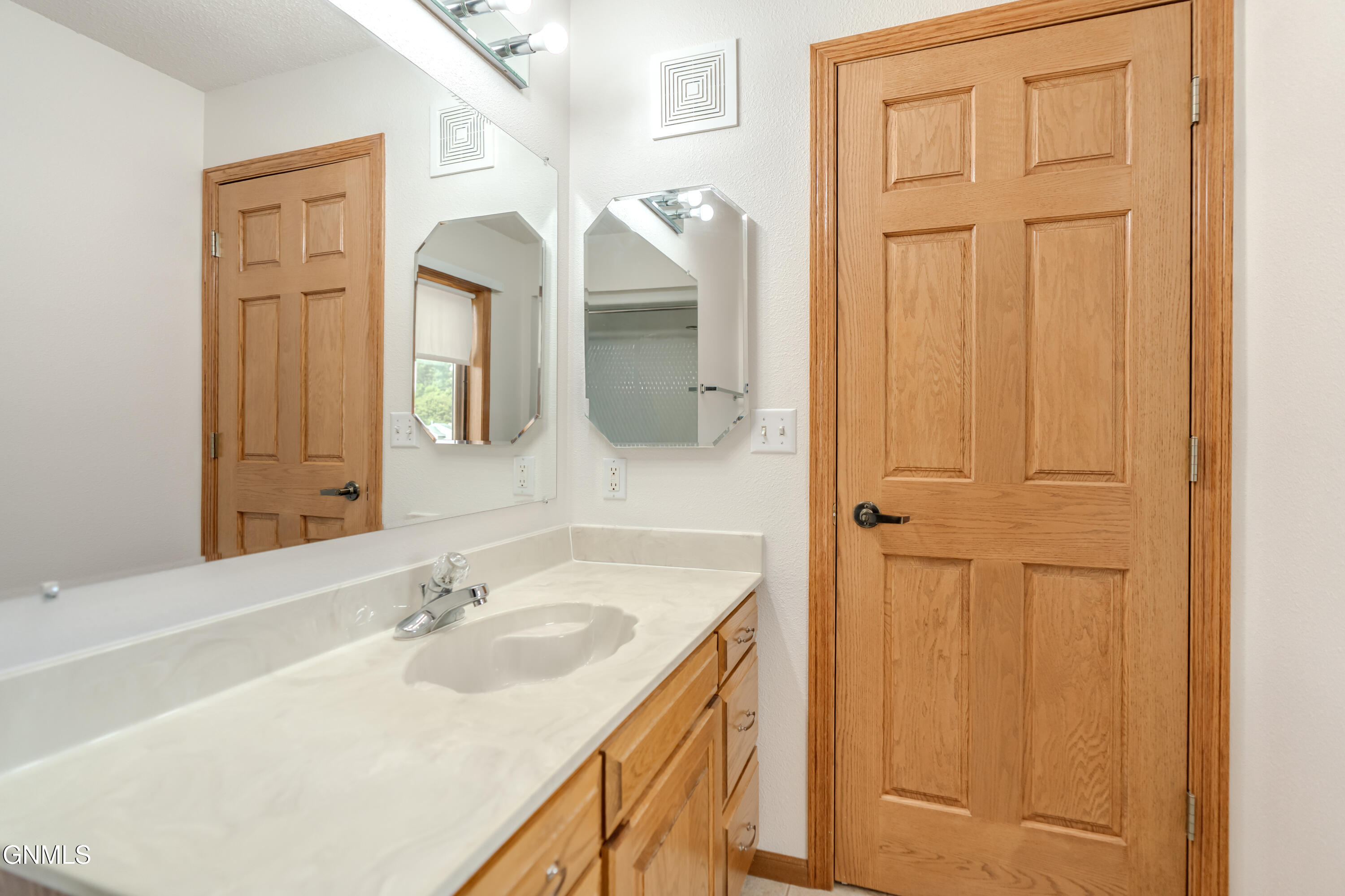 property viewer photo 26
