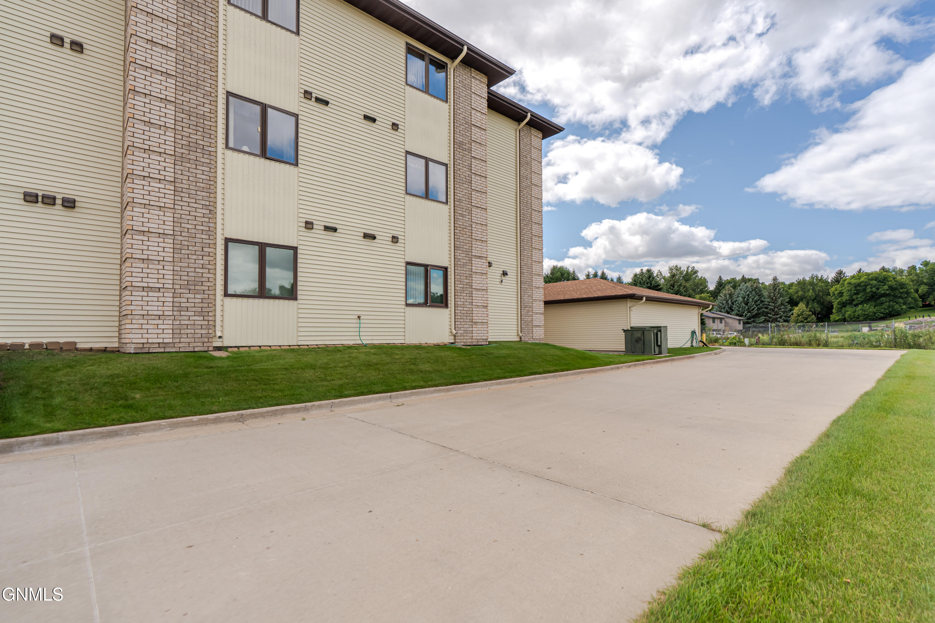 property viewer photo 52