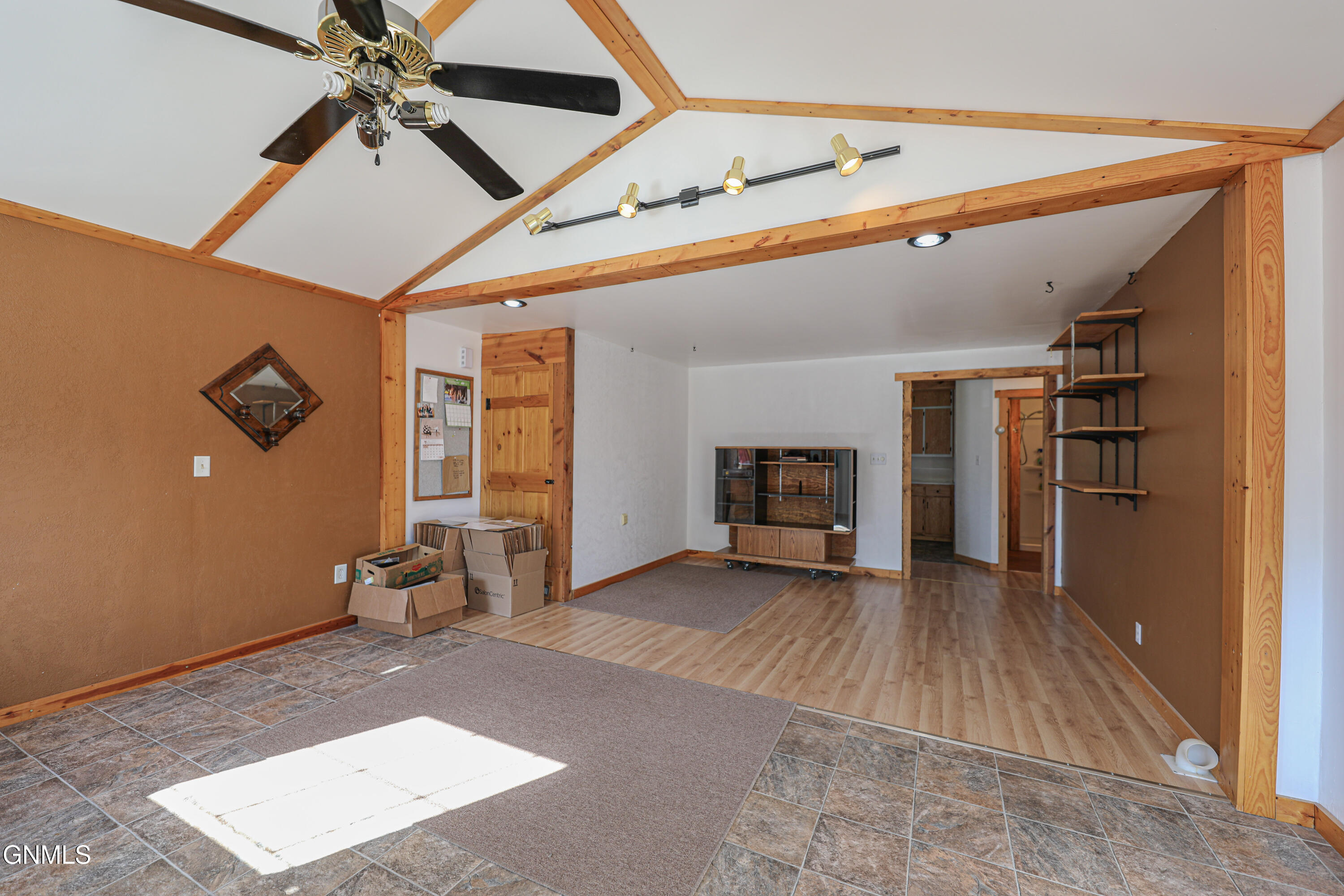 property viewer photo 3
