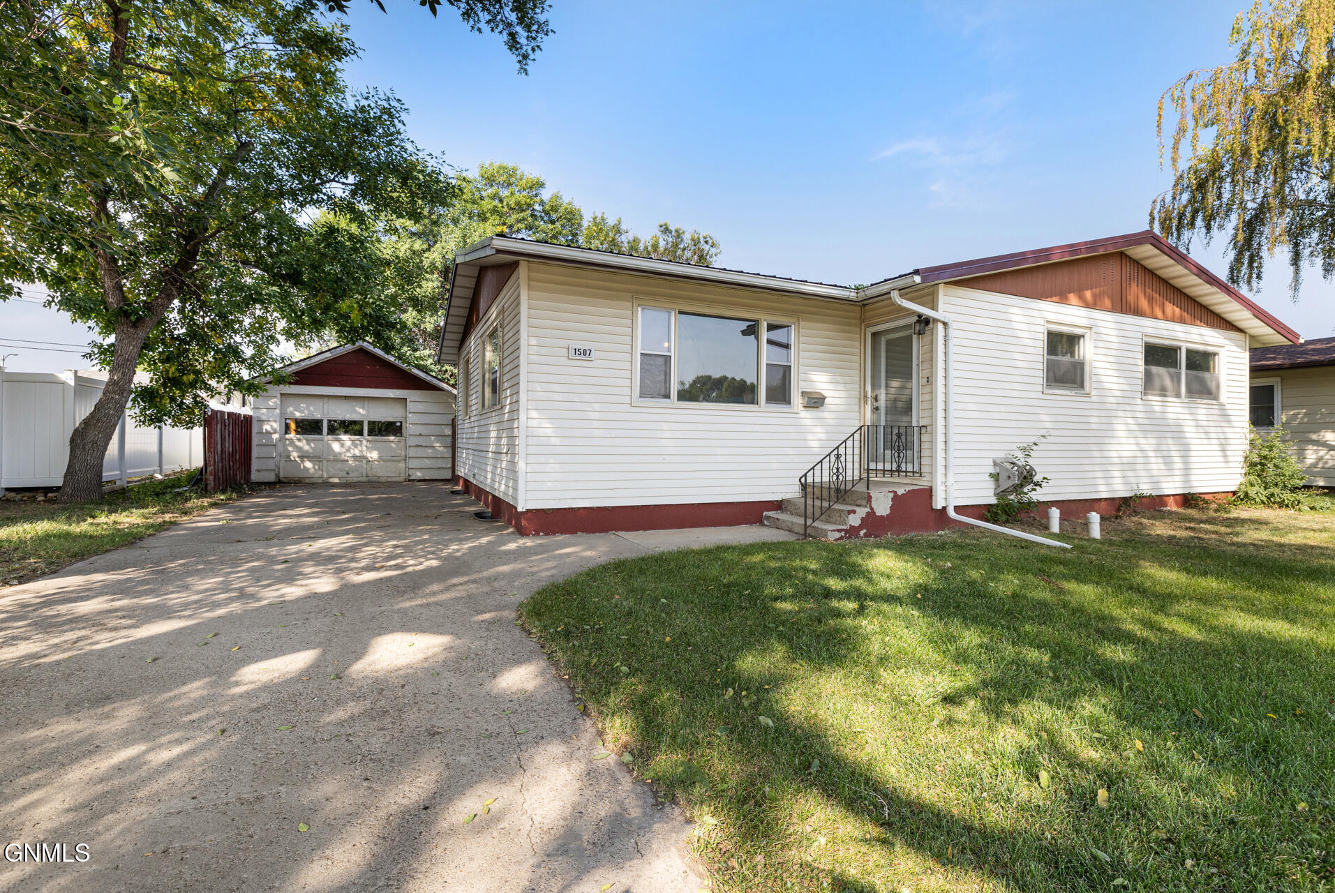 main property photo 0