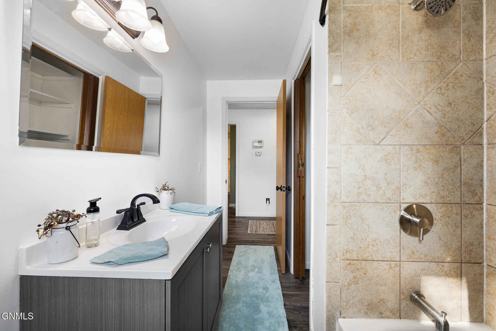 property viewer photo 20