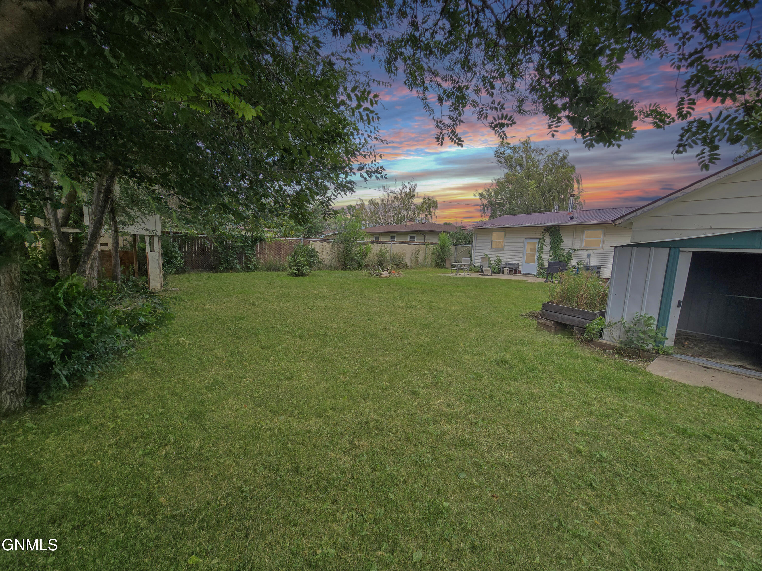 property viewer photo 36