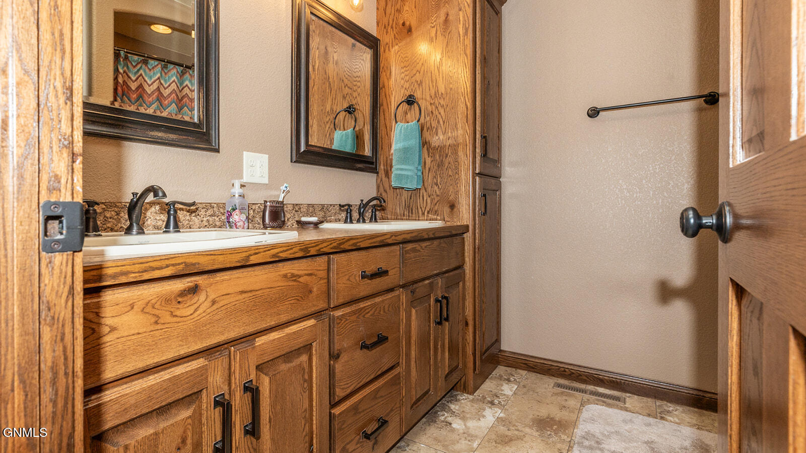 property viewer photo 16