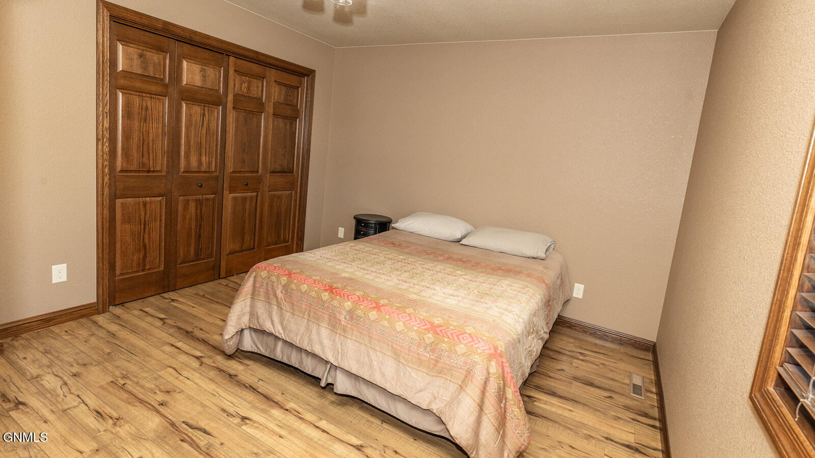 property viewer photo 23