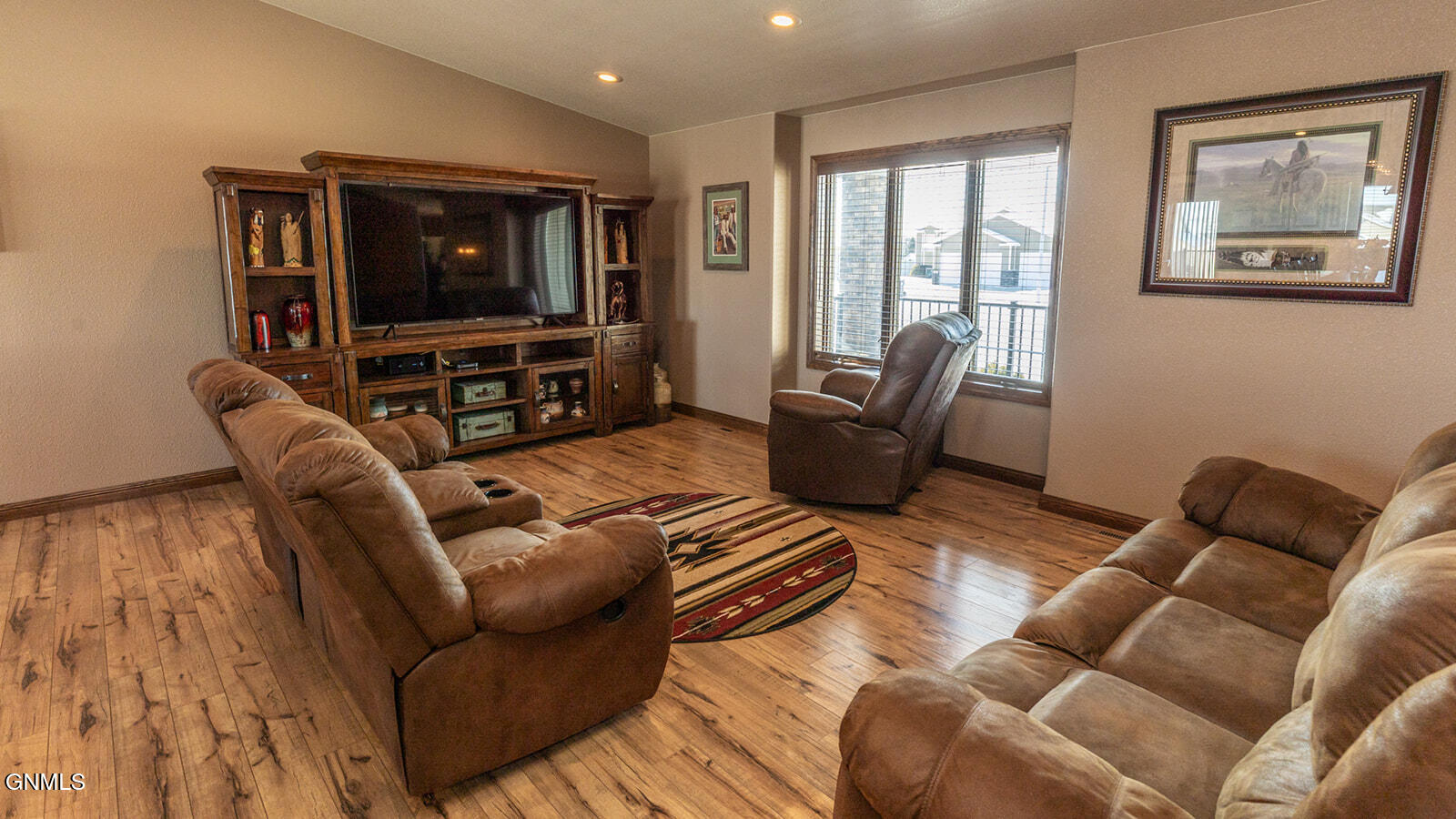 property viewer photo 3