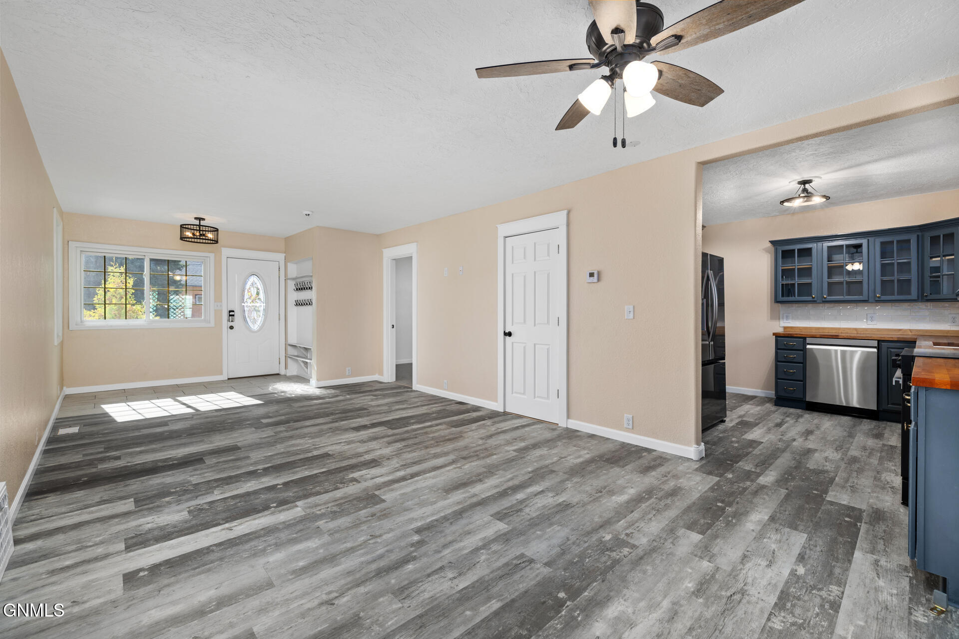 property viewer photo 18