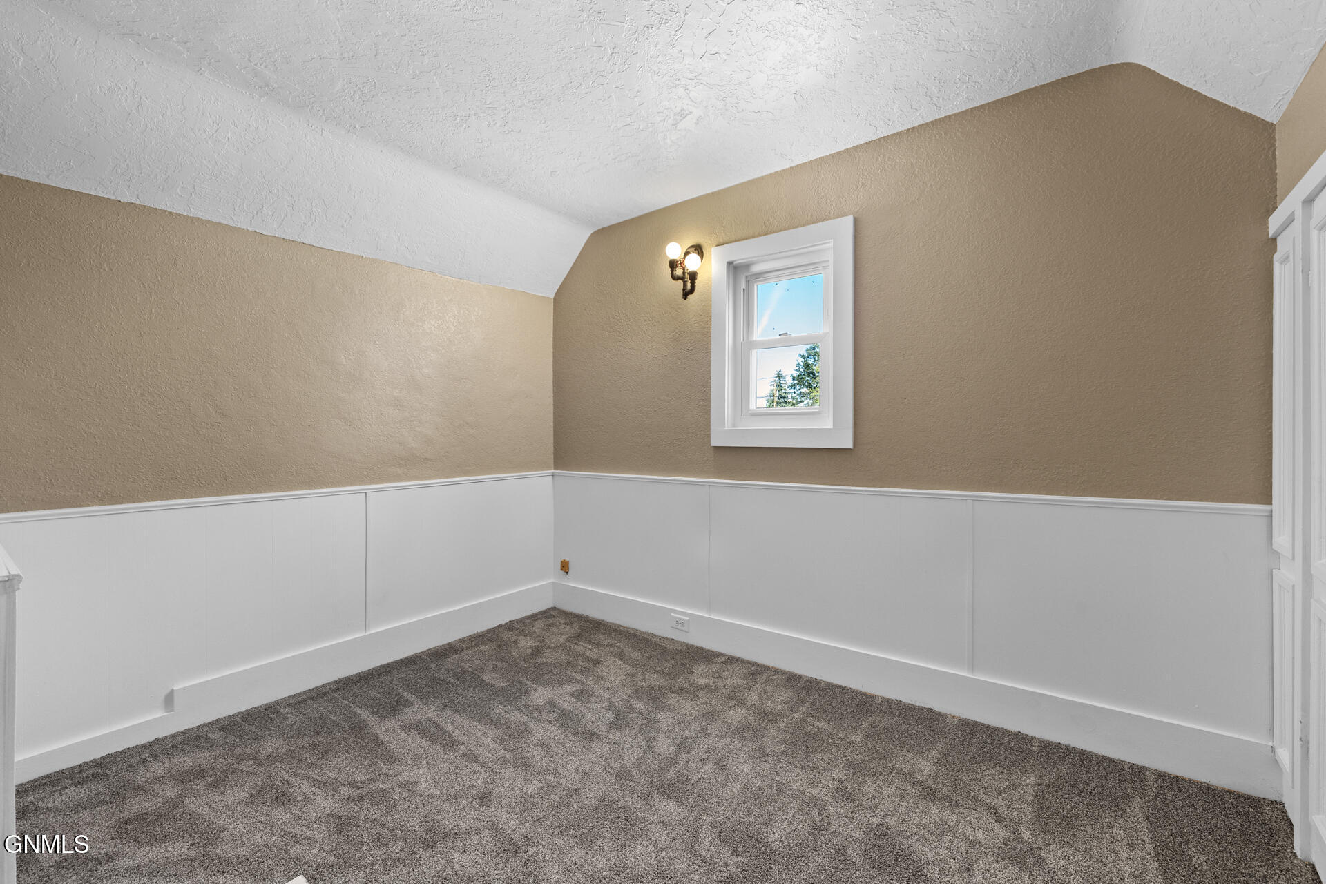 property viewer photo 26