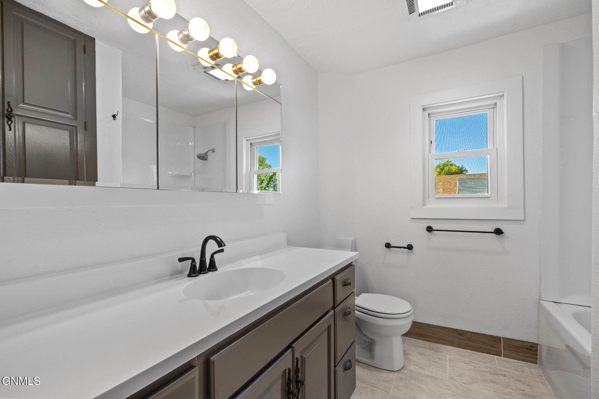 property viewer photo 28