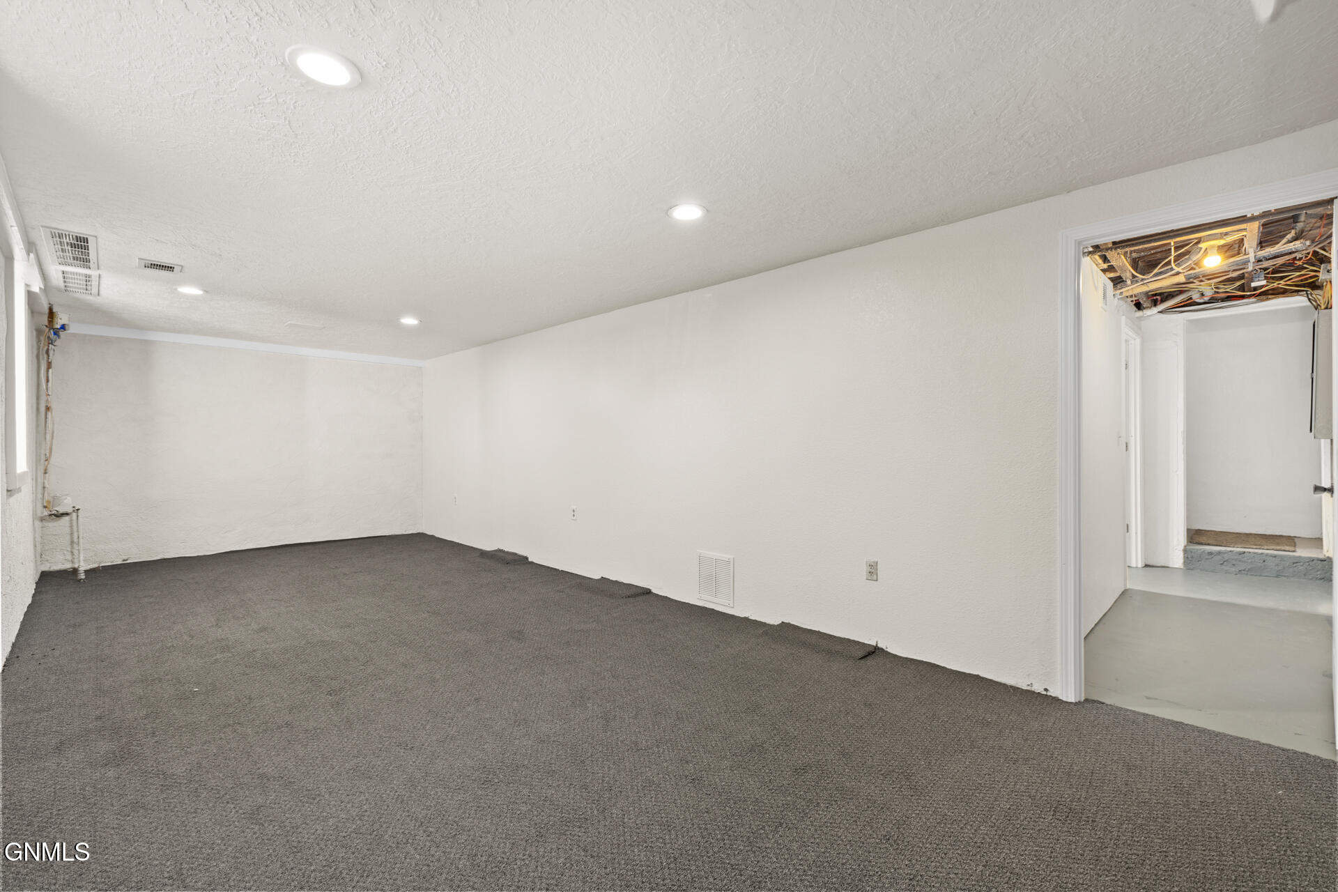 property viewer photo 35