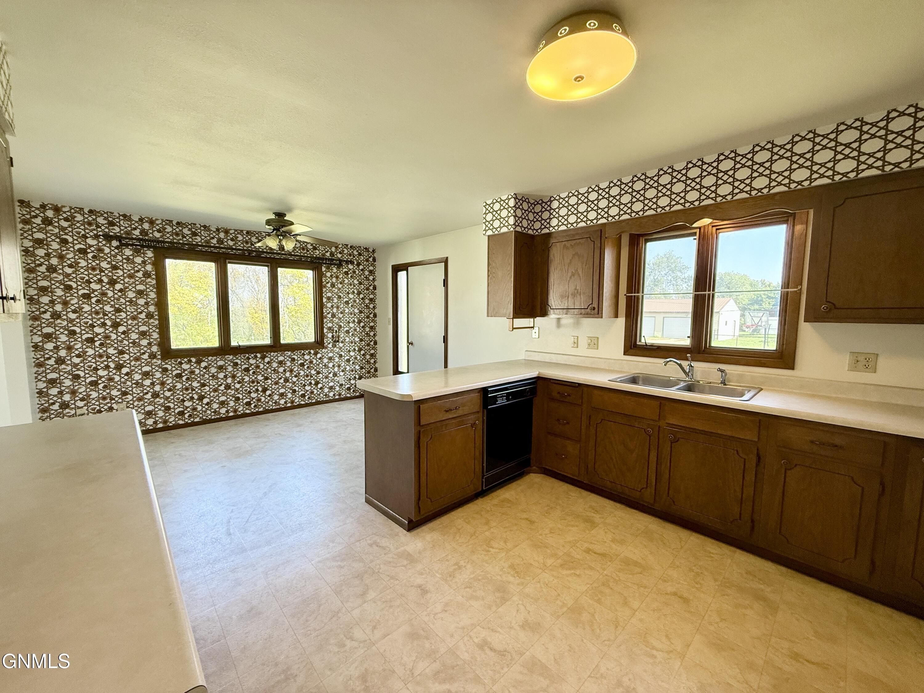 property viewer photo 6