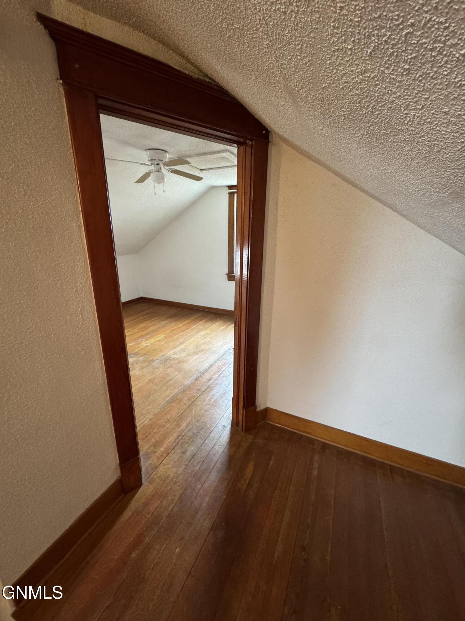 property viewer photo 16