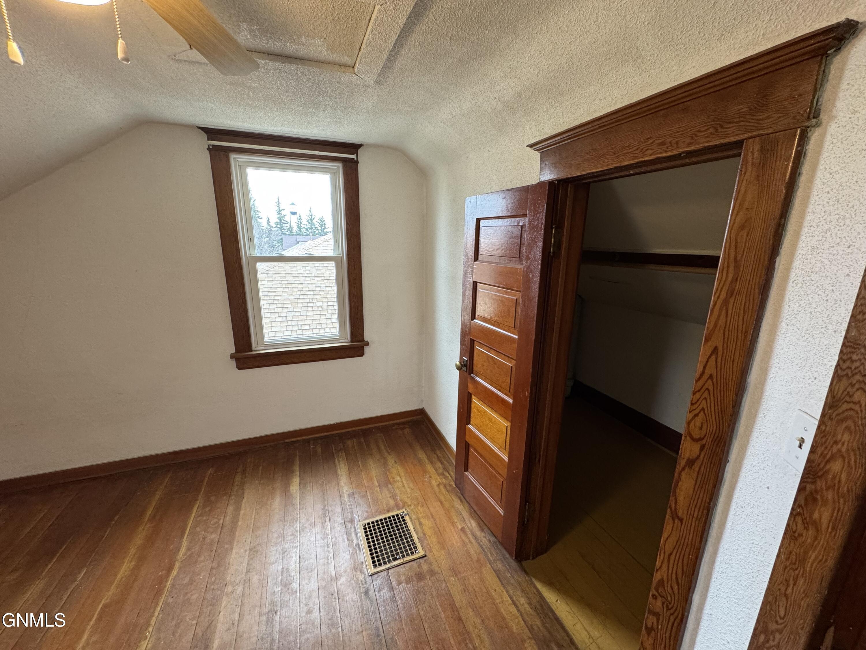 property viewer photo 18