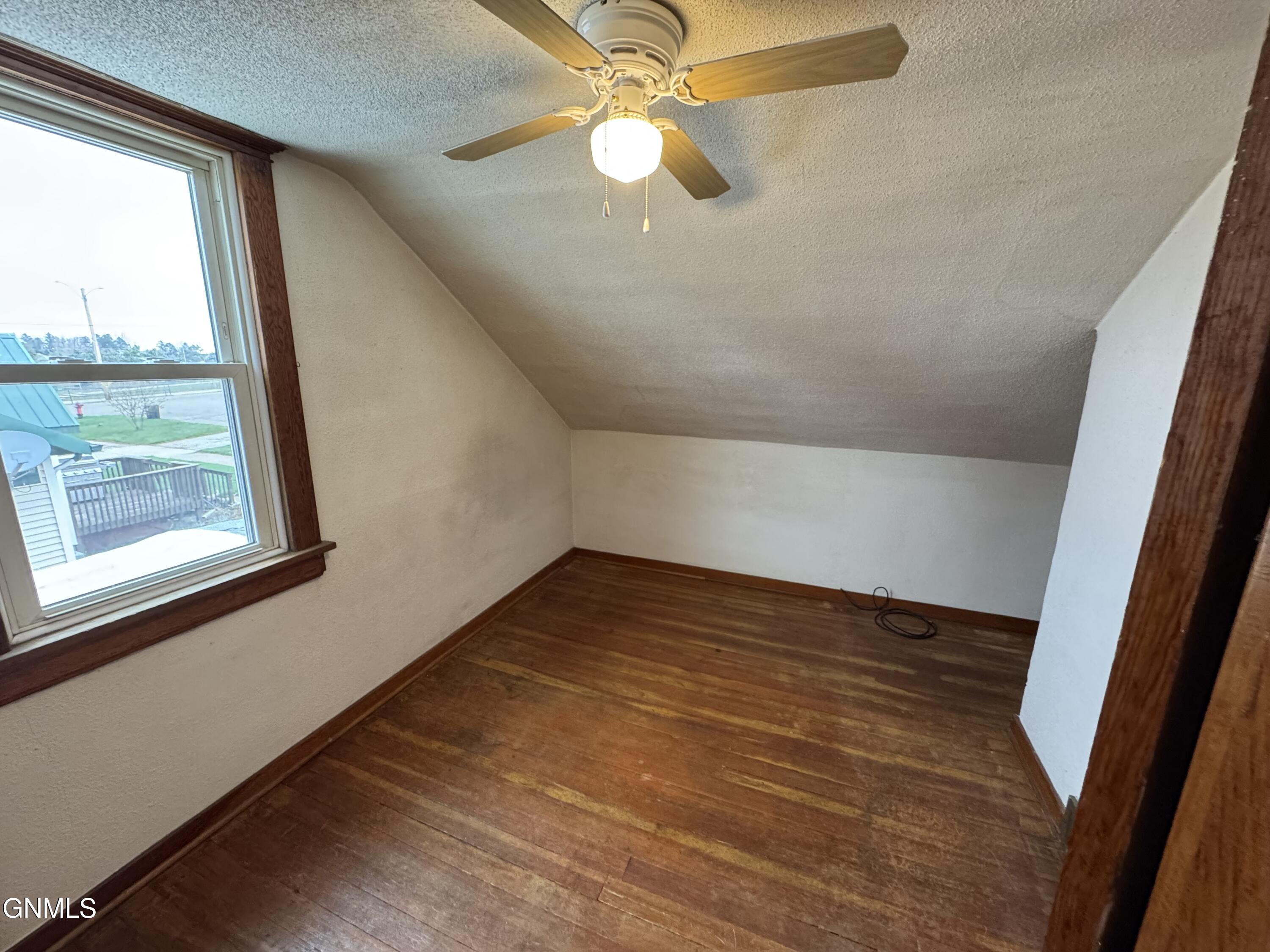 property viewer photo 19