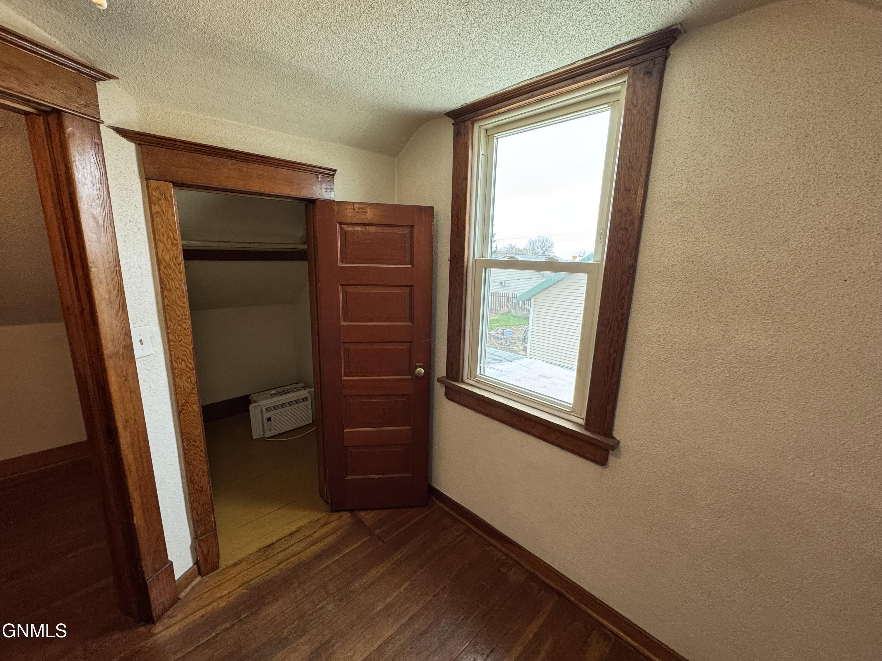 property viewer photo 20