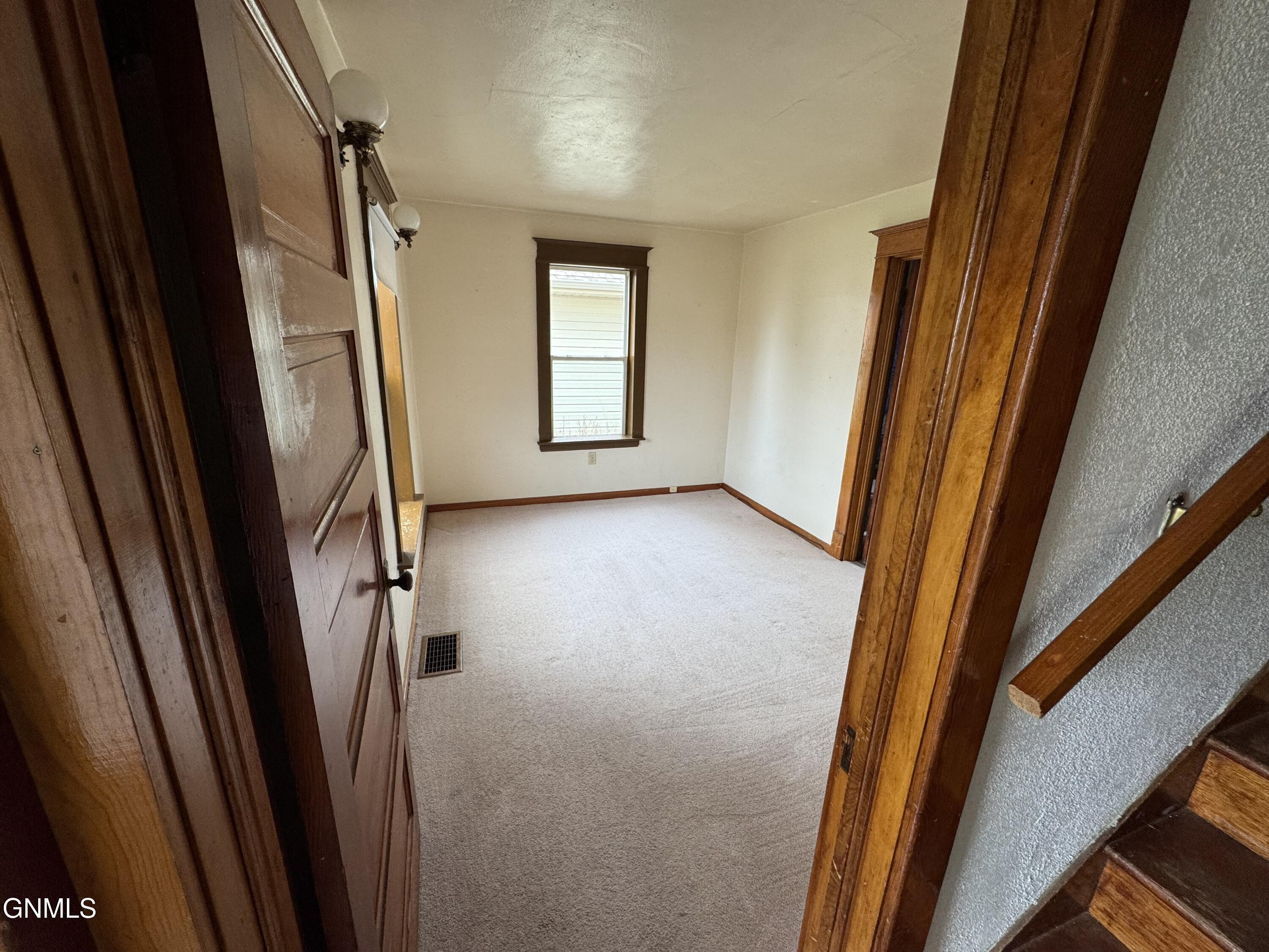 property viewer photo 3