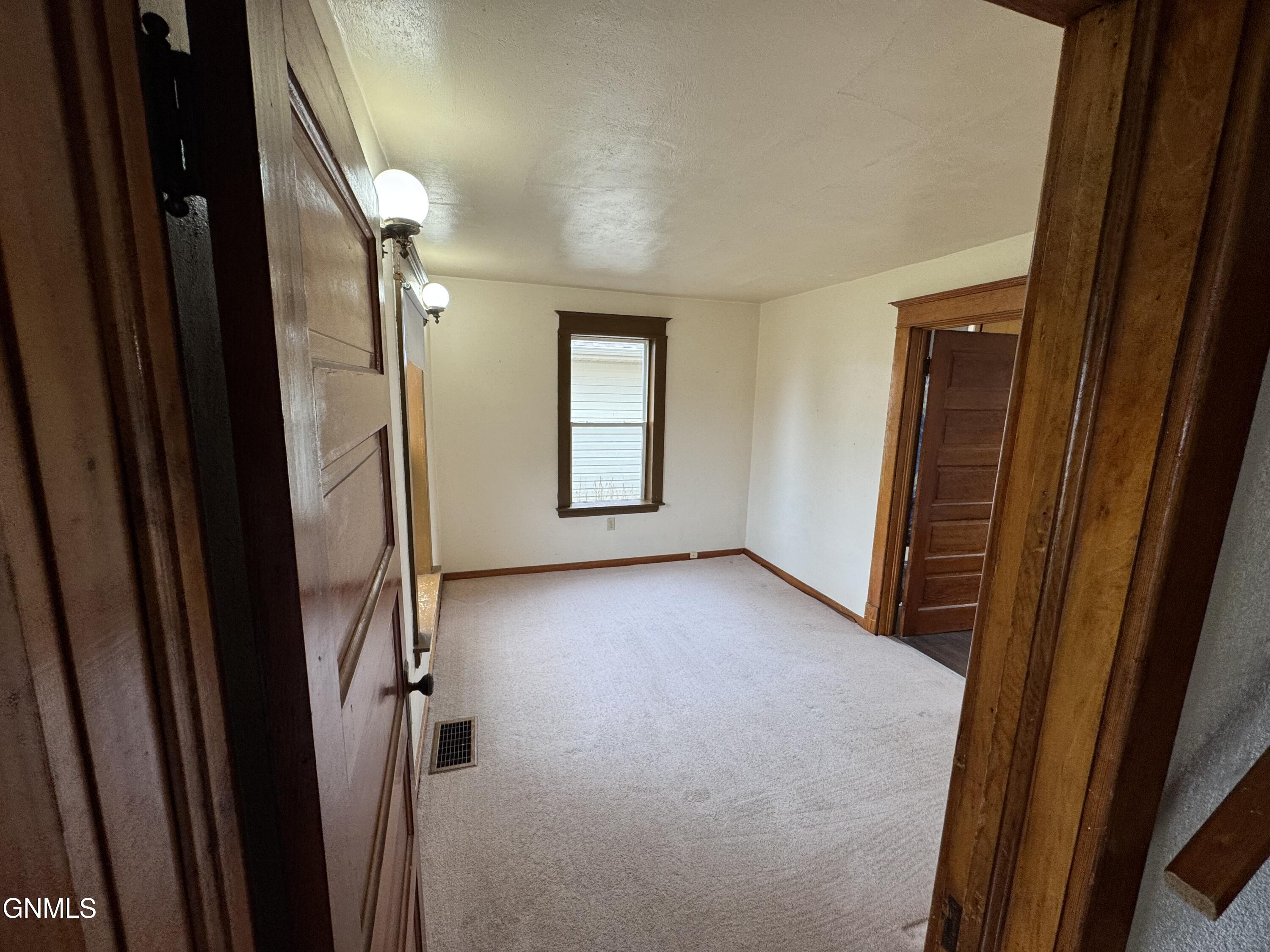 property viewer photo 4