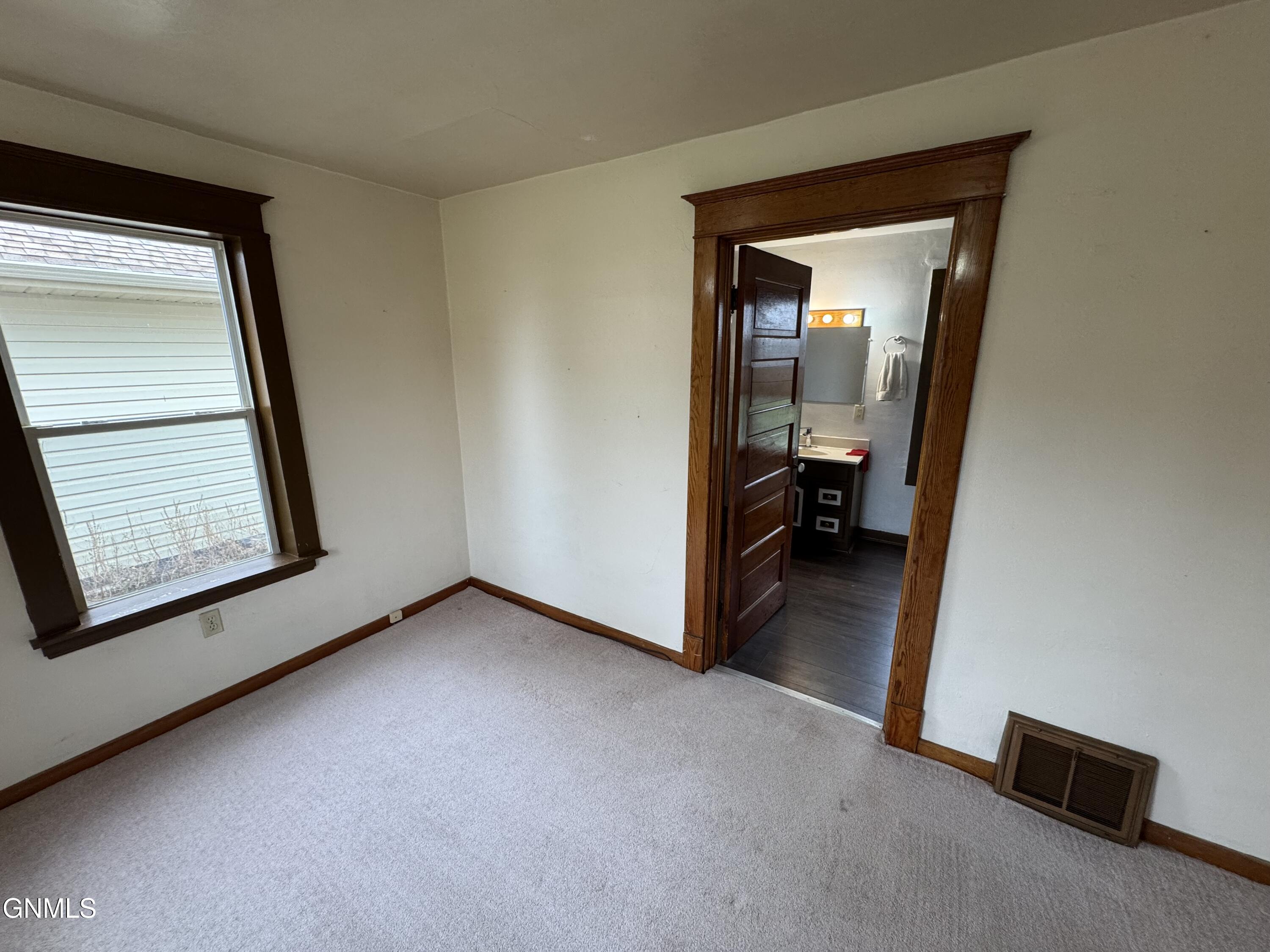 property viewer photo 5