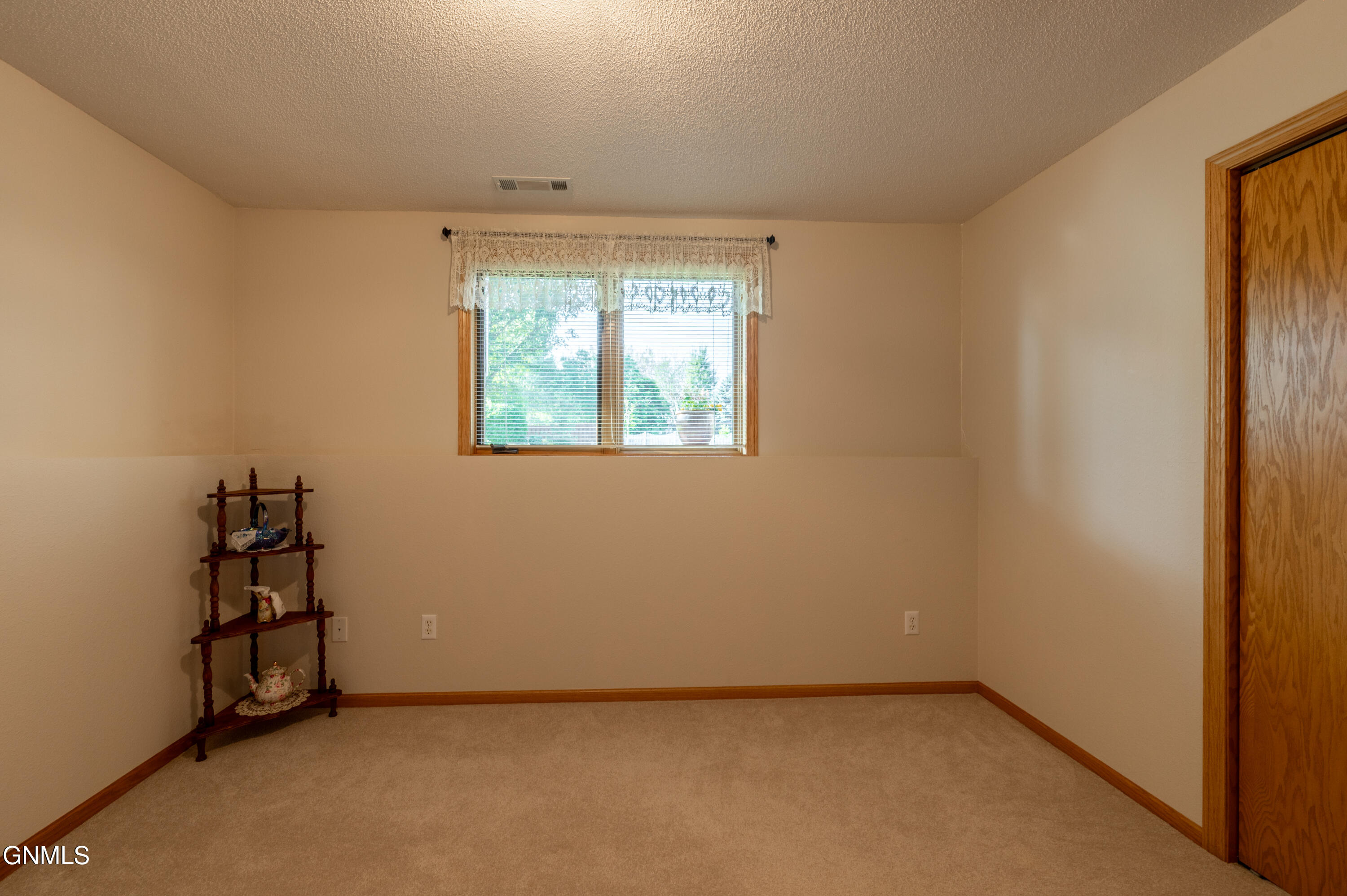 property viewer photo 19