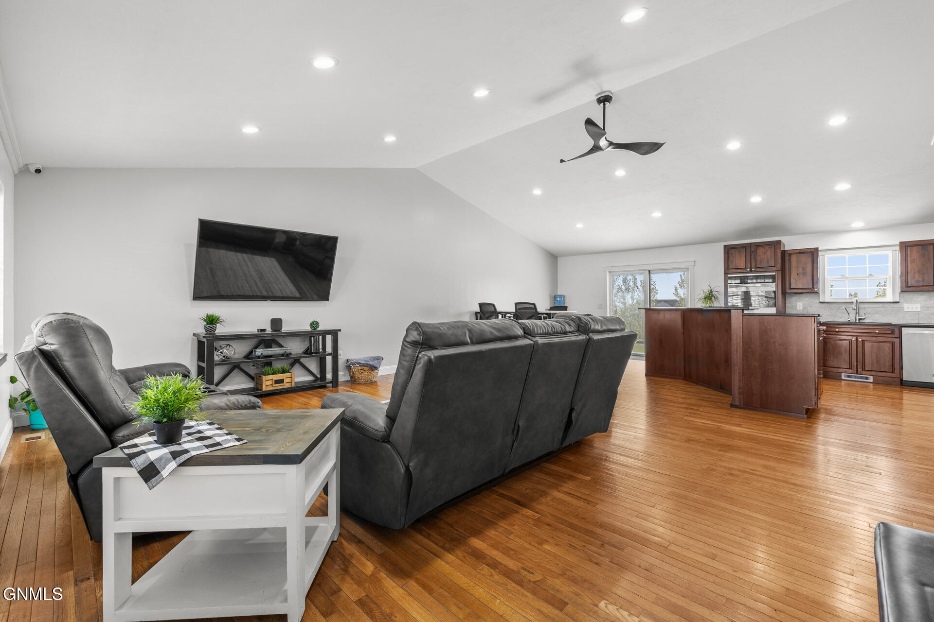 property viewer photo 20