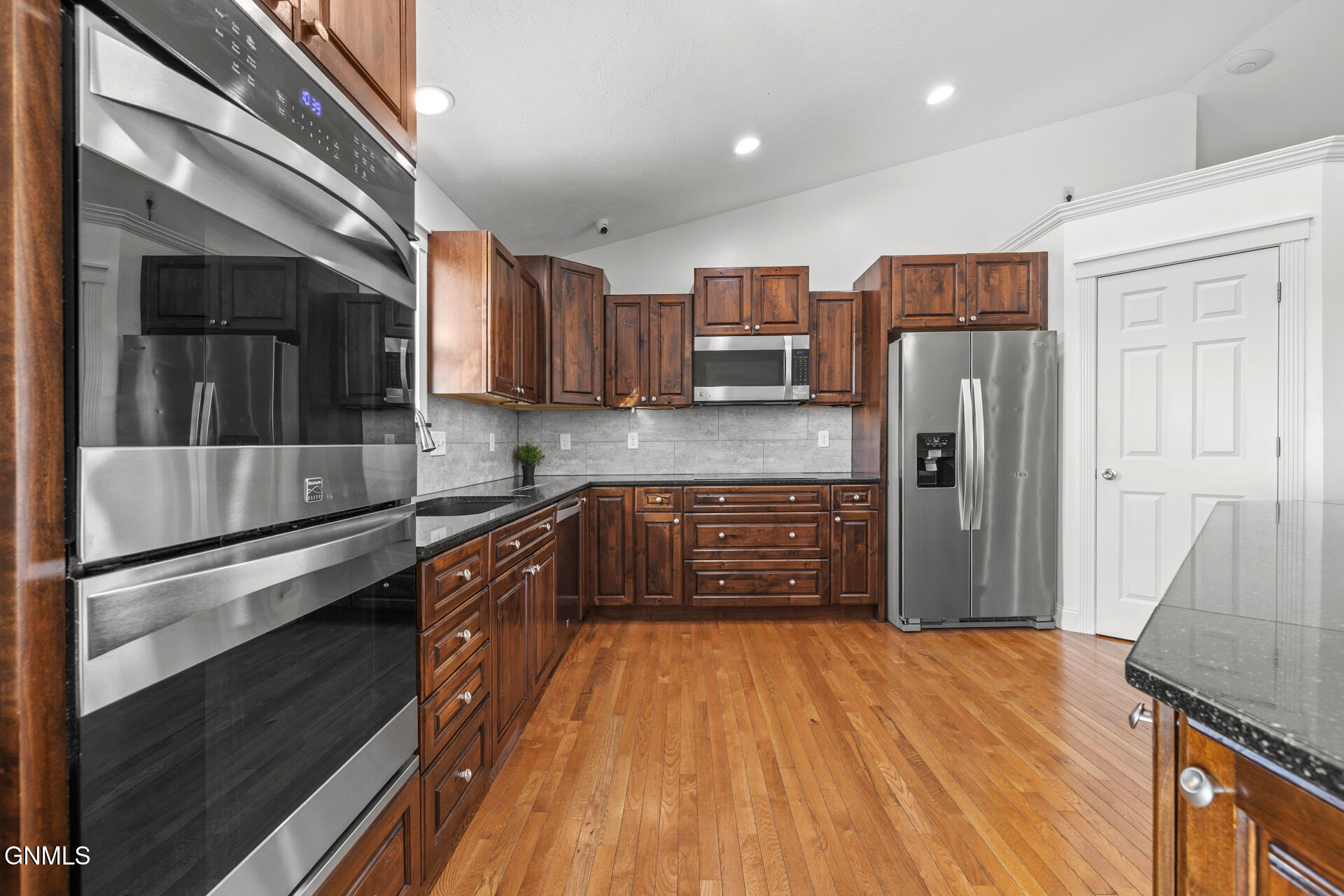 property viewer photo 24