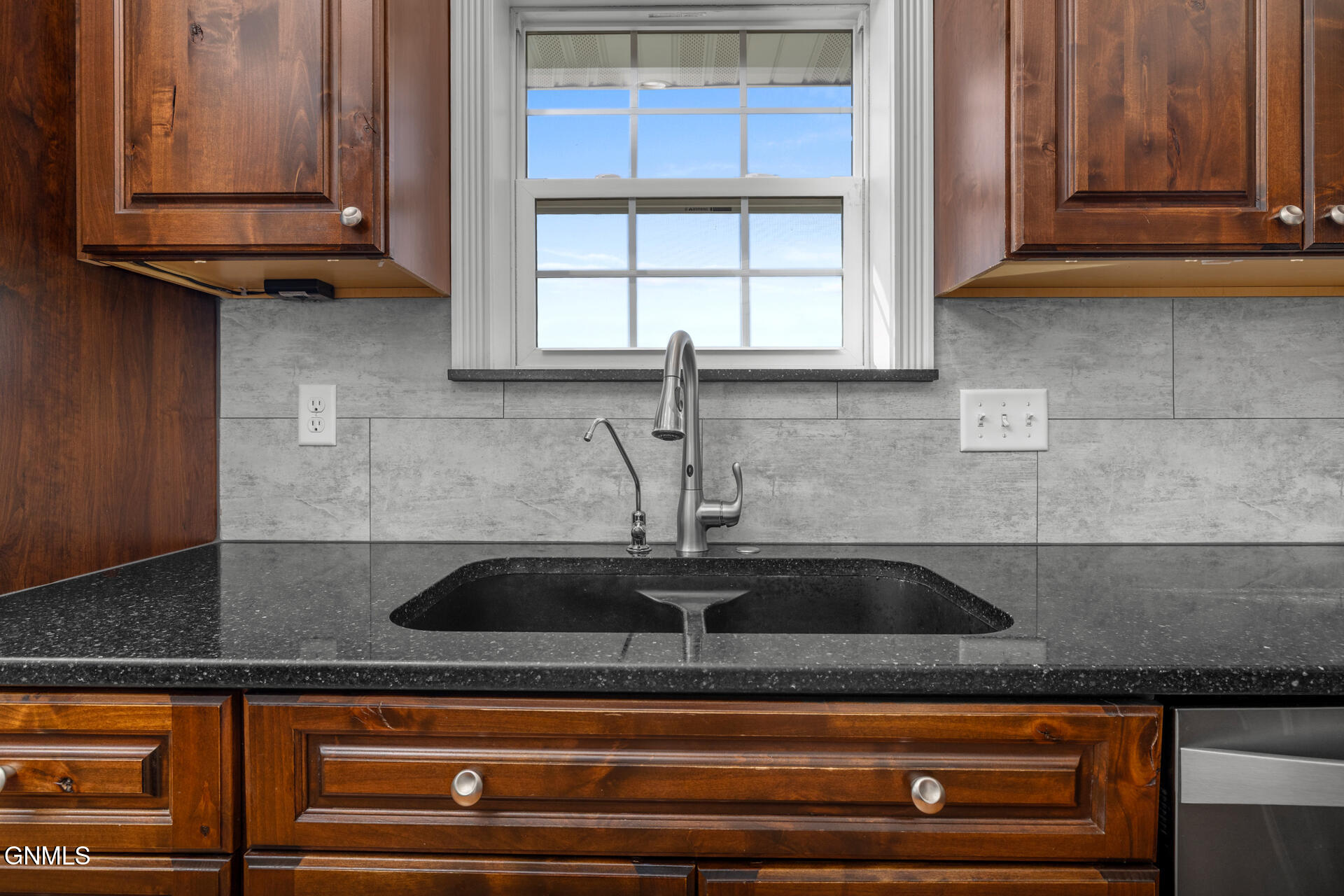 property viewer photo 25