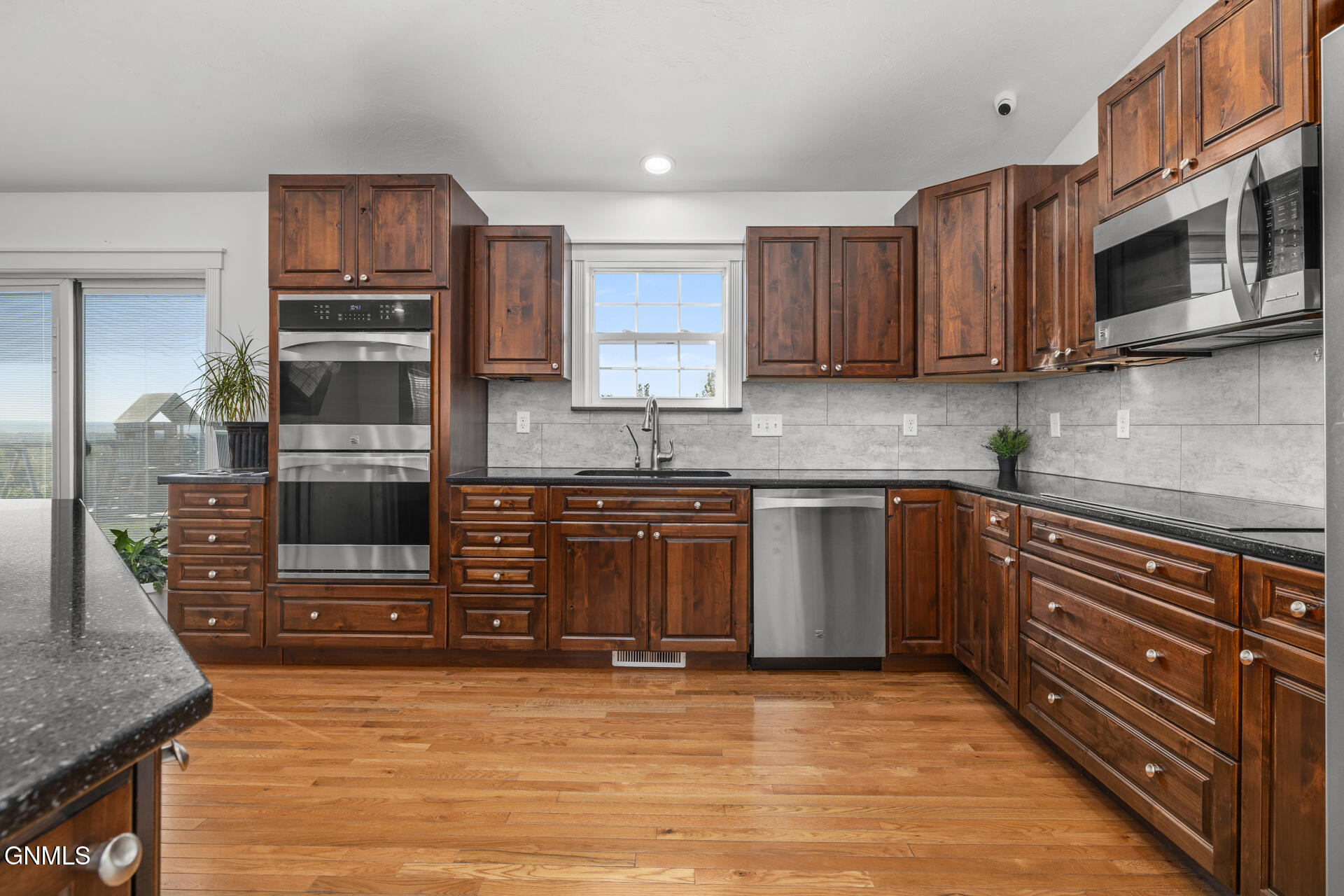 property viewer photo 26