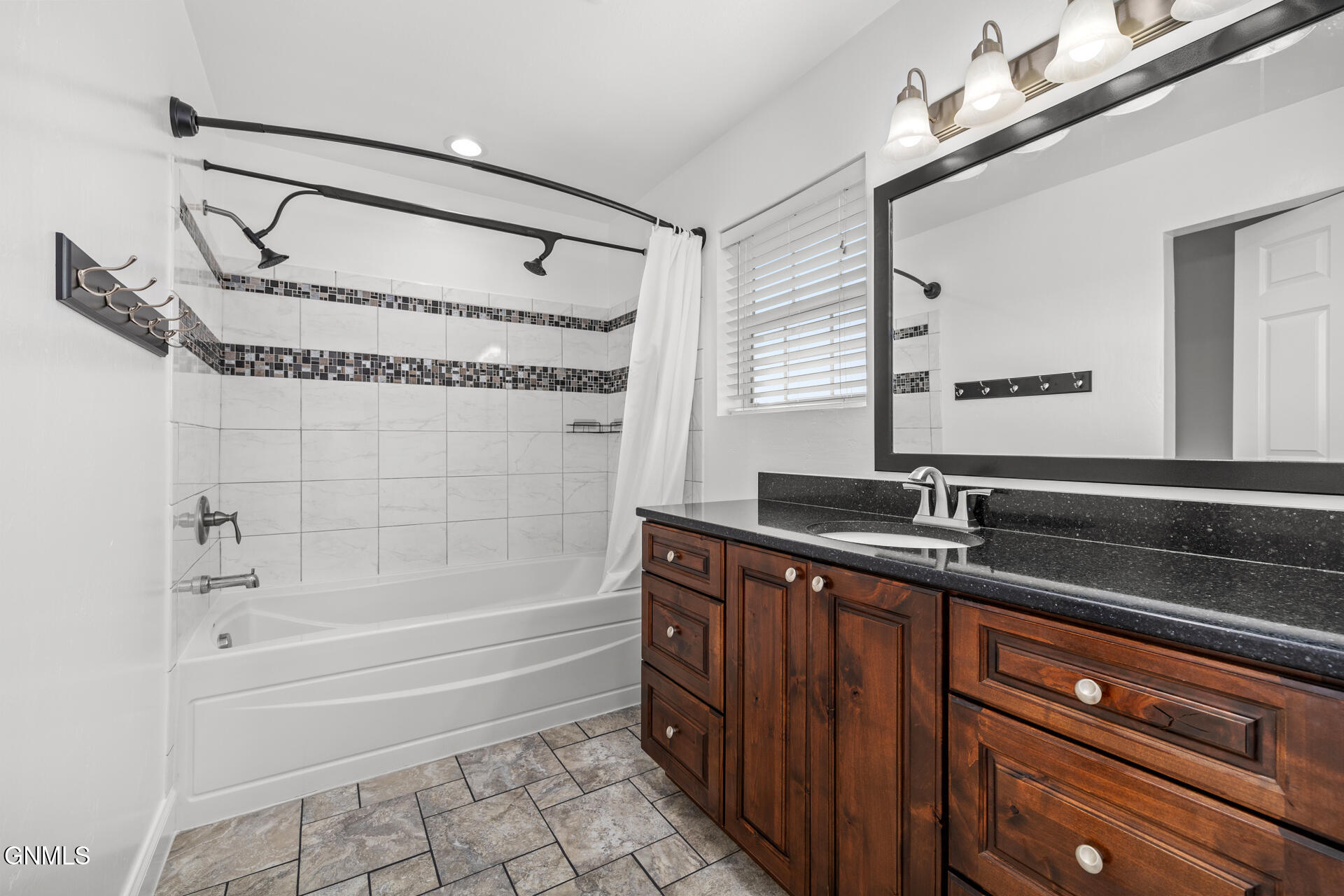 property viewer photo 33