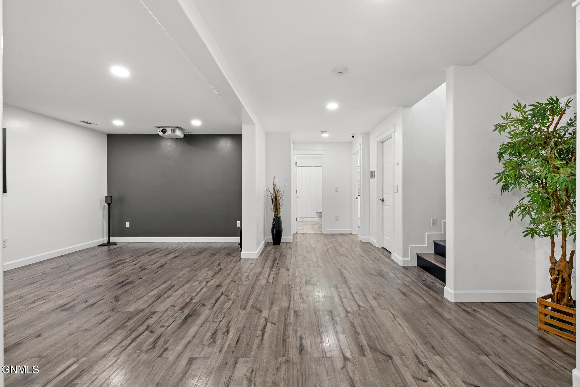 property viewer photo 36