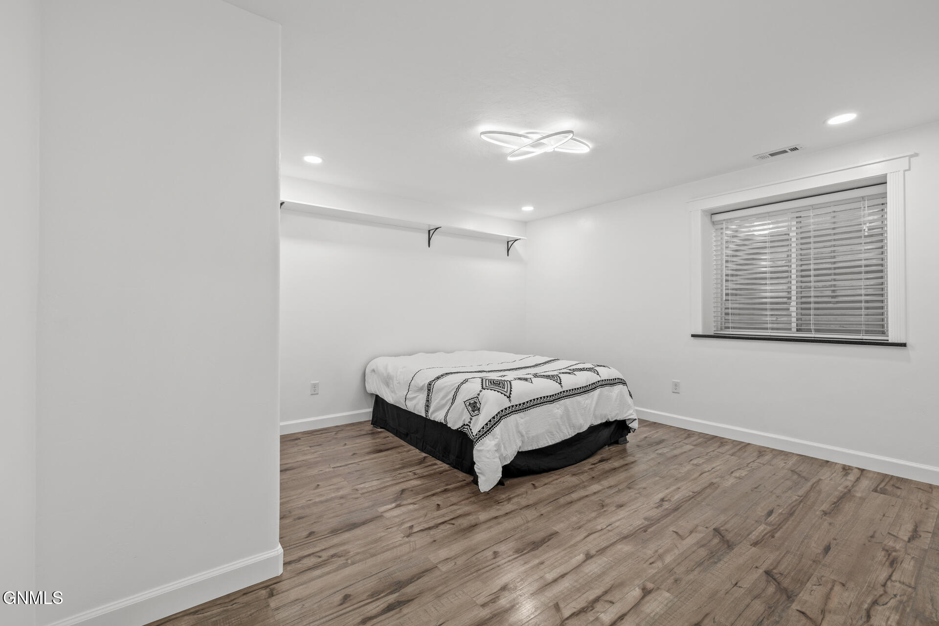 property viewer photo 38