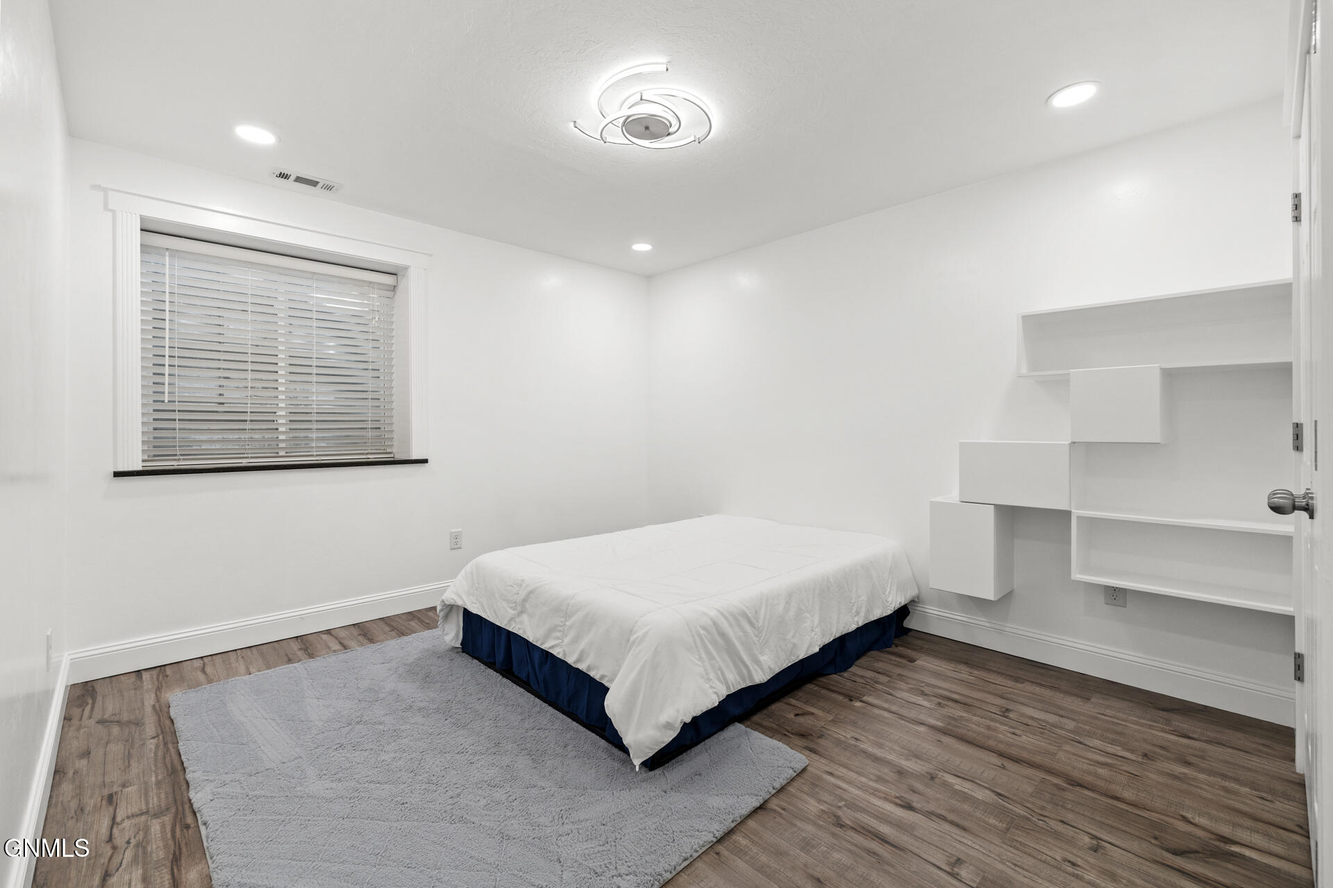 property viewer photo 41