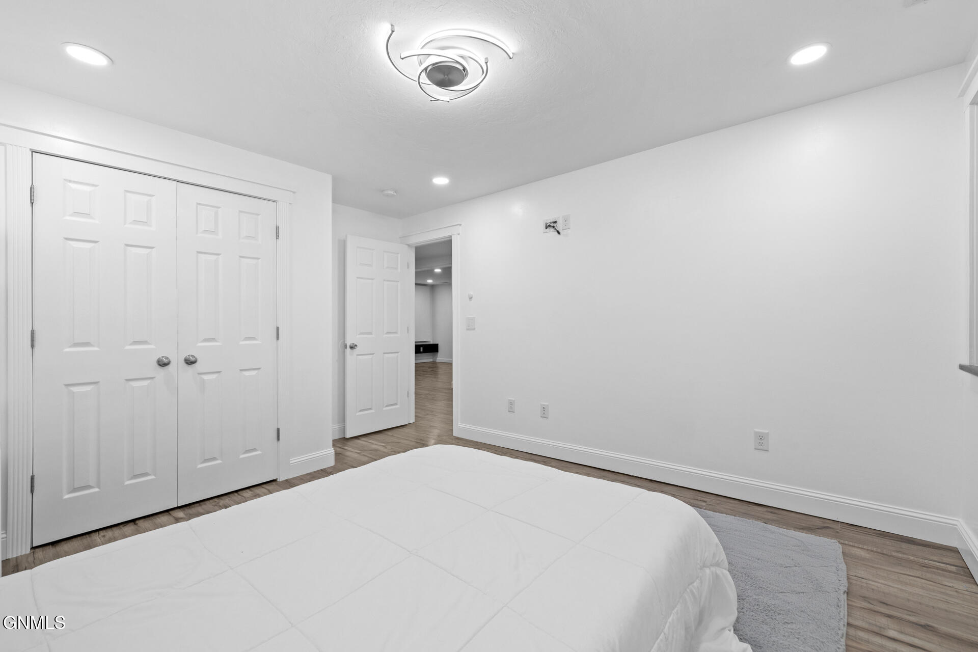 property viewer photo 42