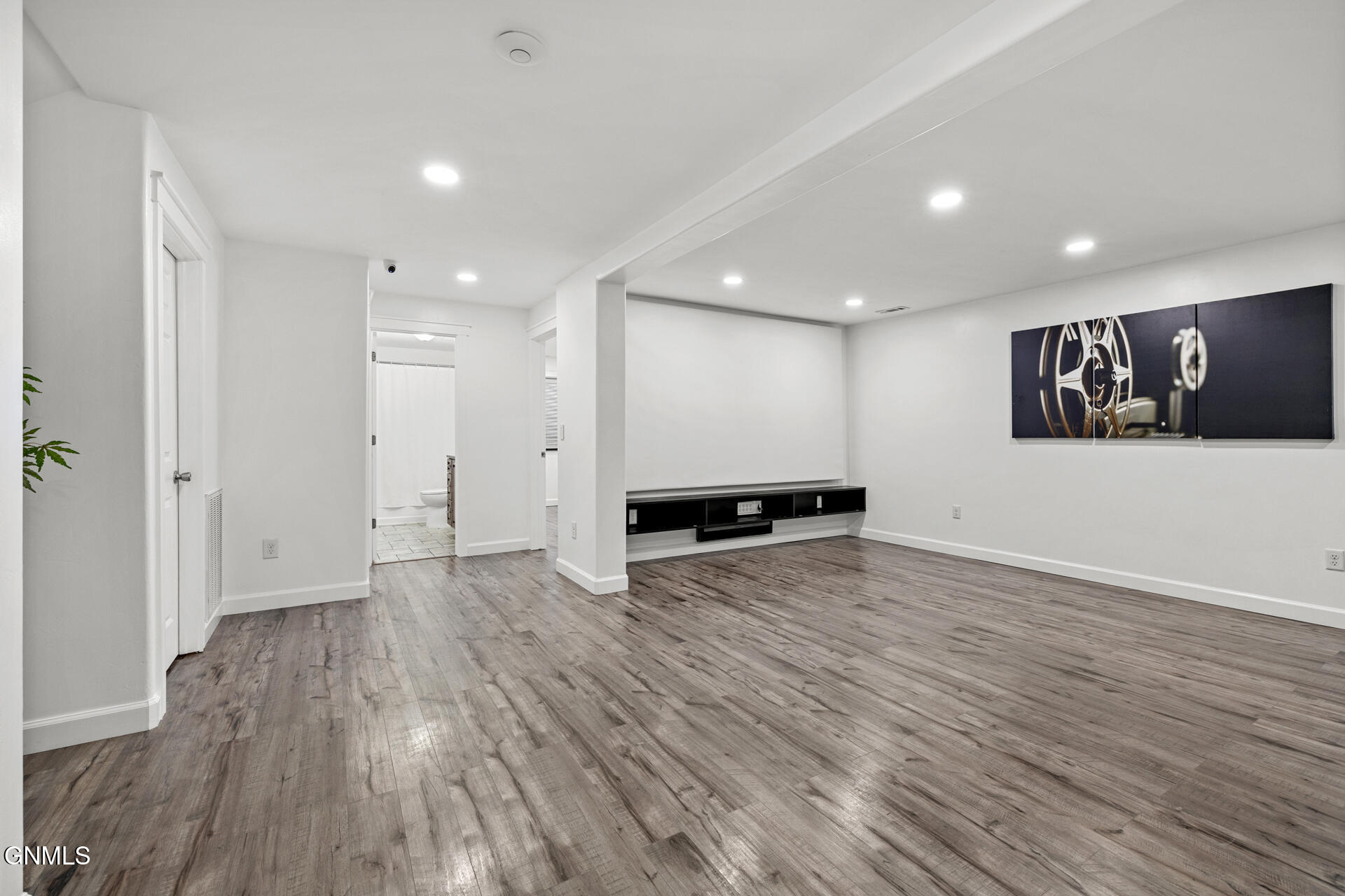 property viewer photo 43