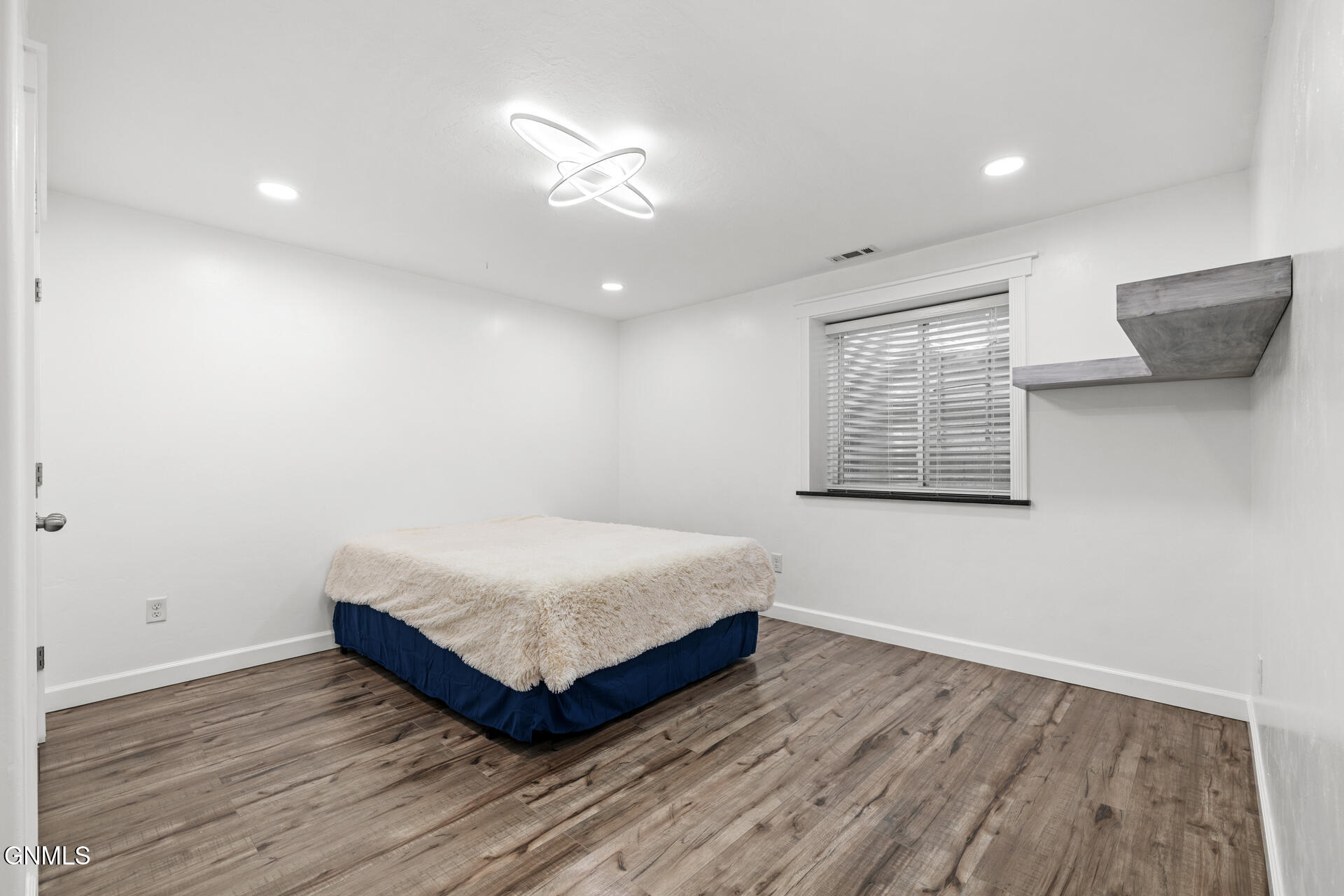 property viewer photo 44