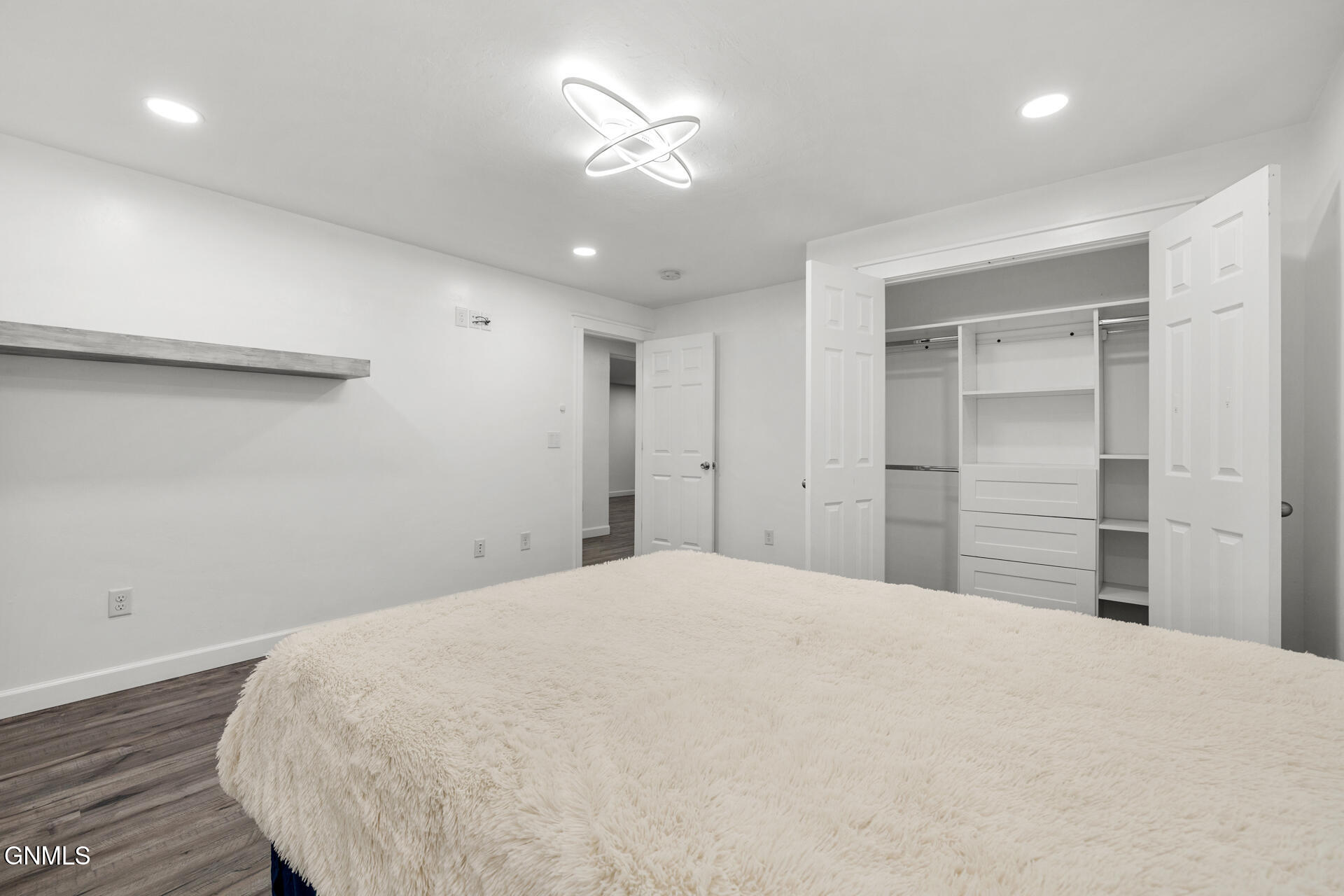 property viewer photo 45