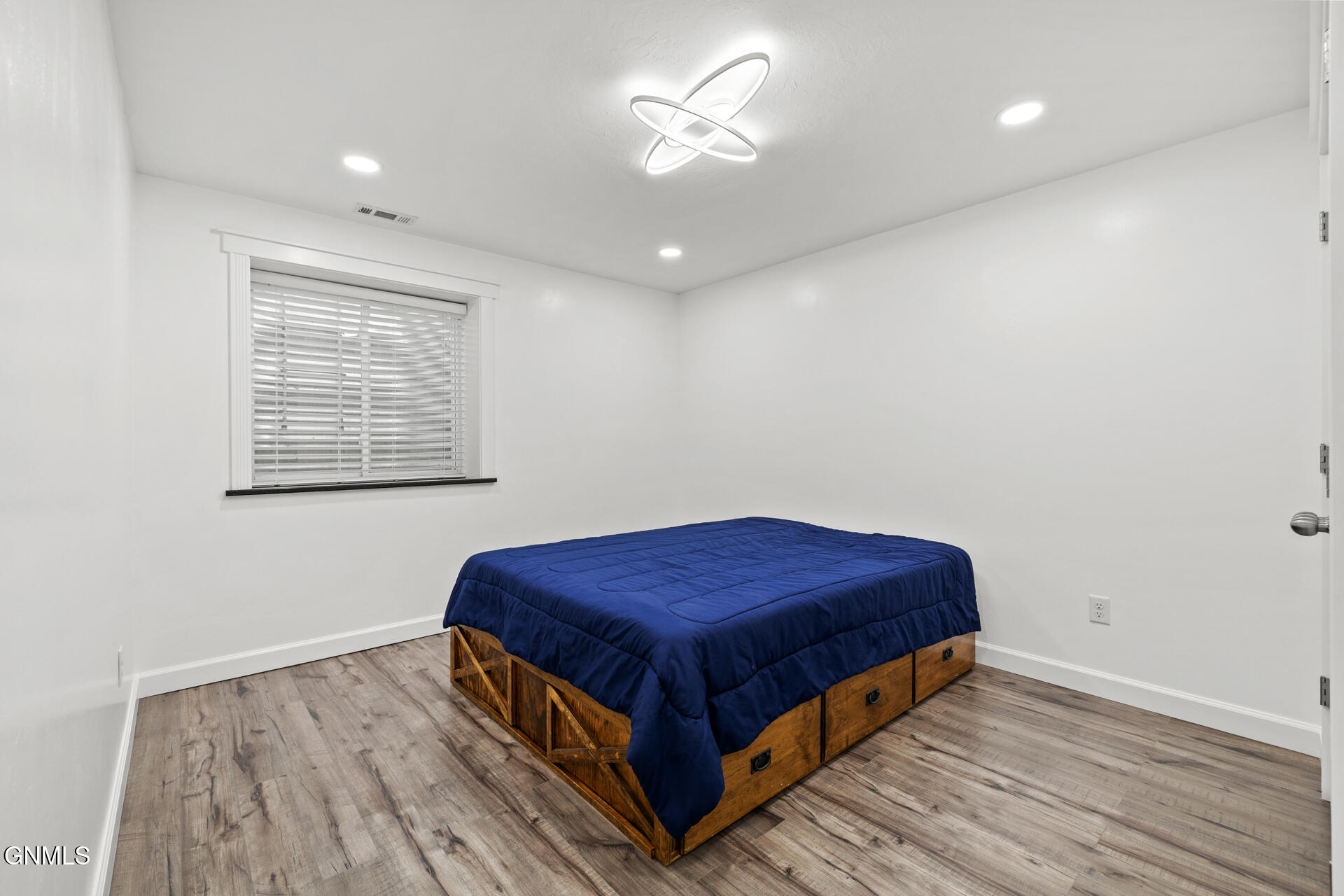 property viewer photo 47