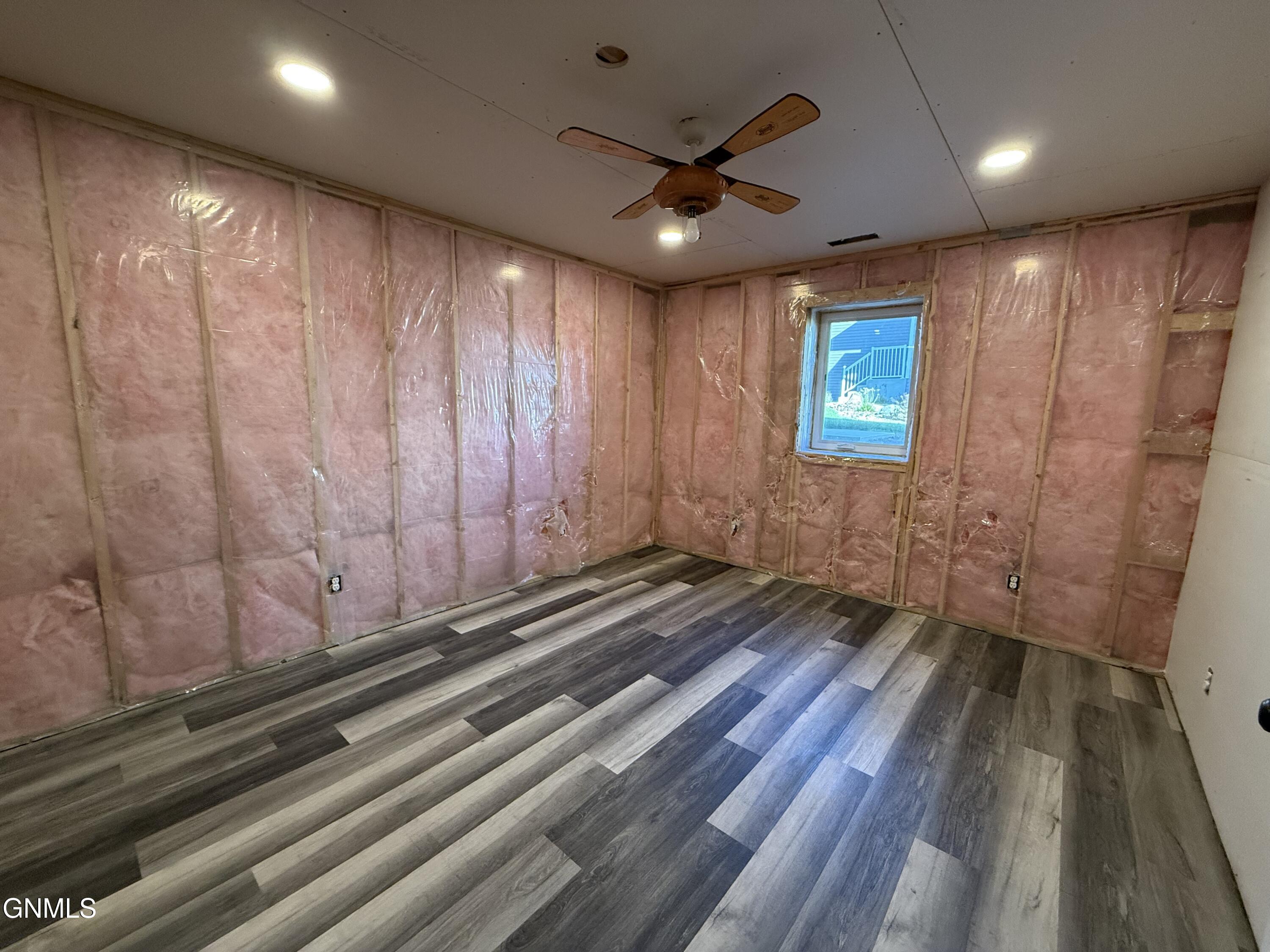 property viewer photo 24