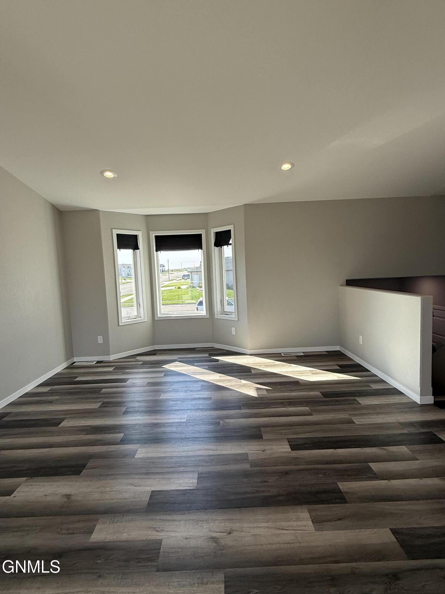 property viewer photo 6
