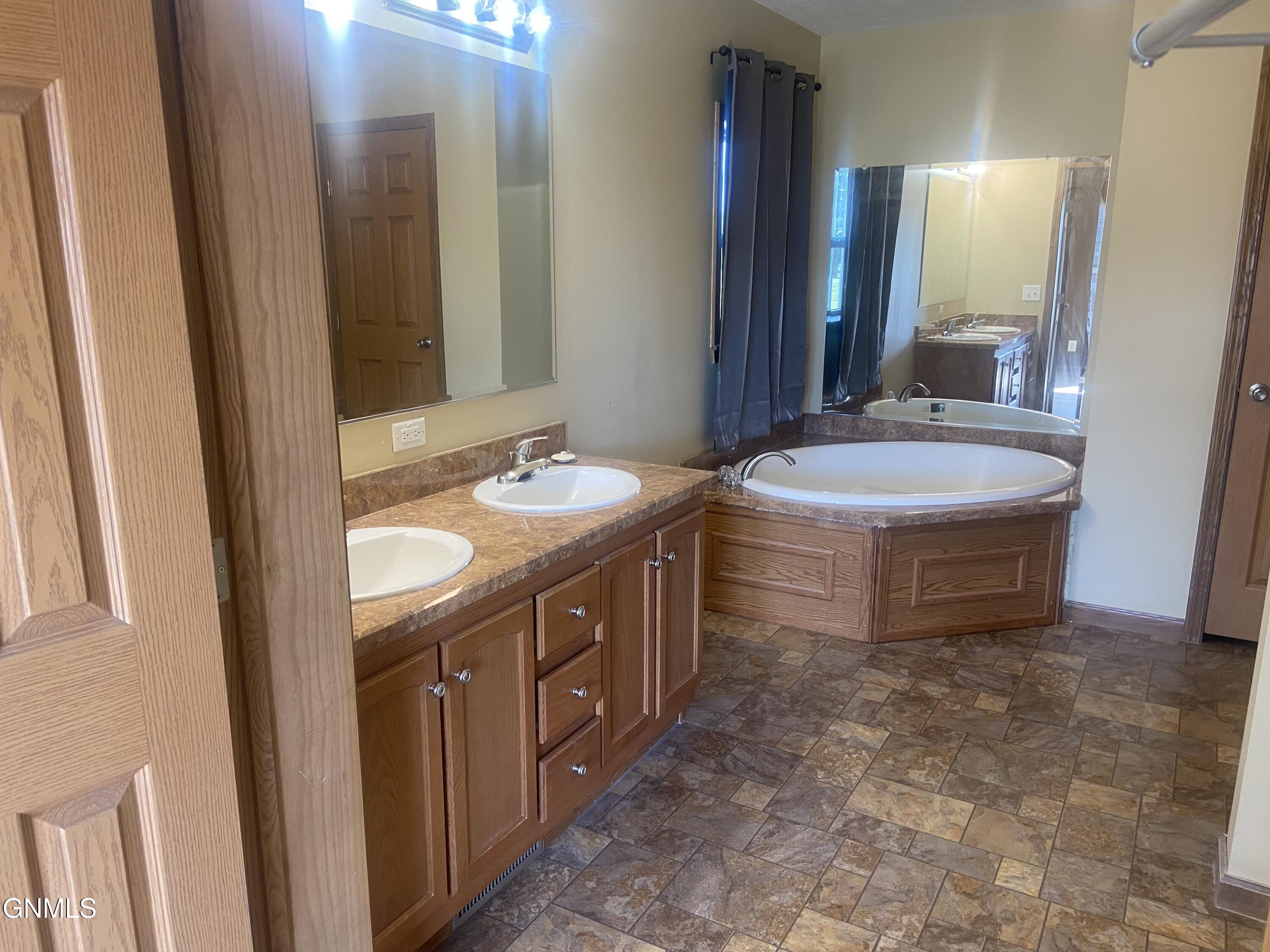 property viewer photo 14