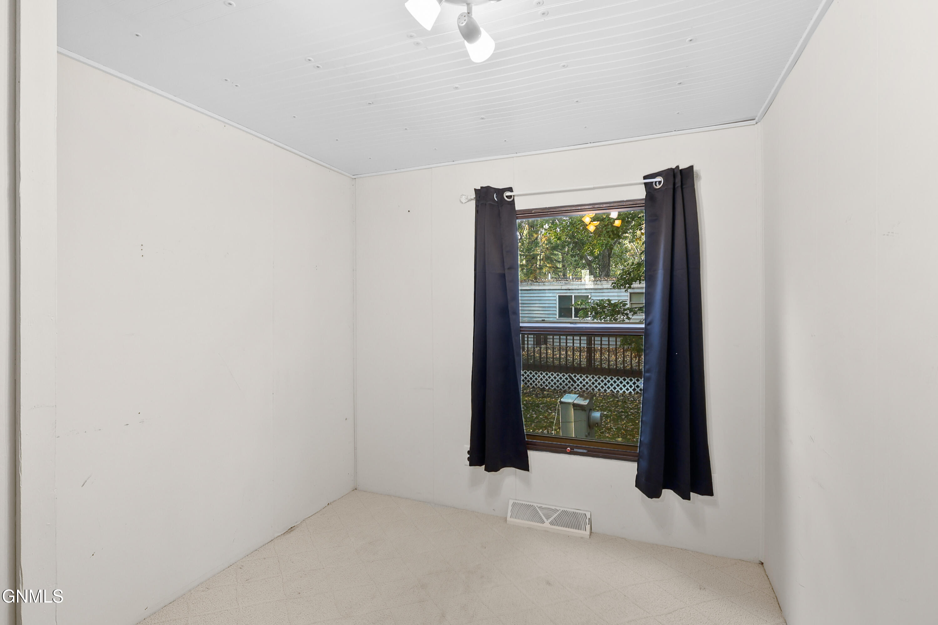 property viewer photo 18