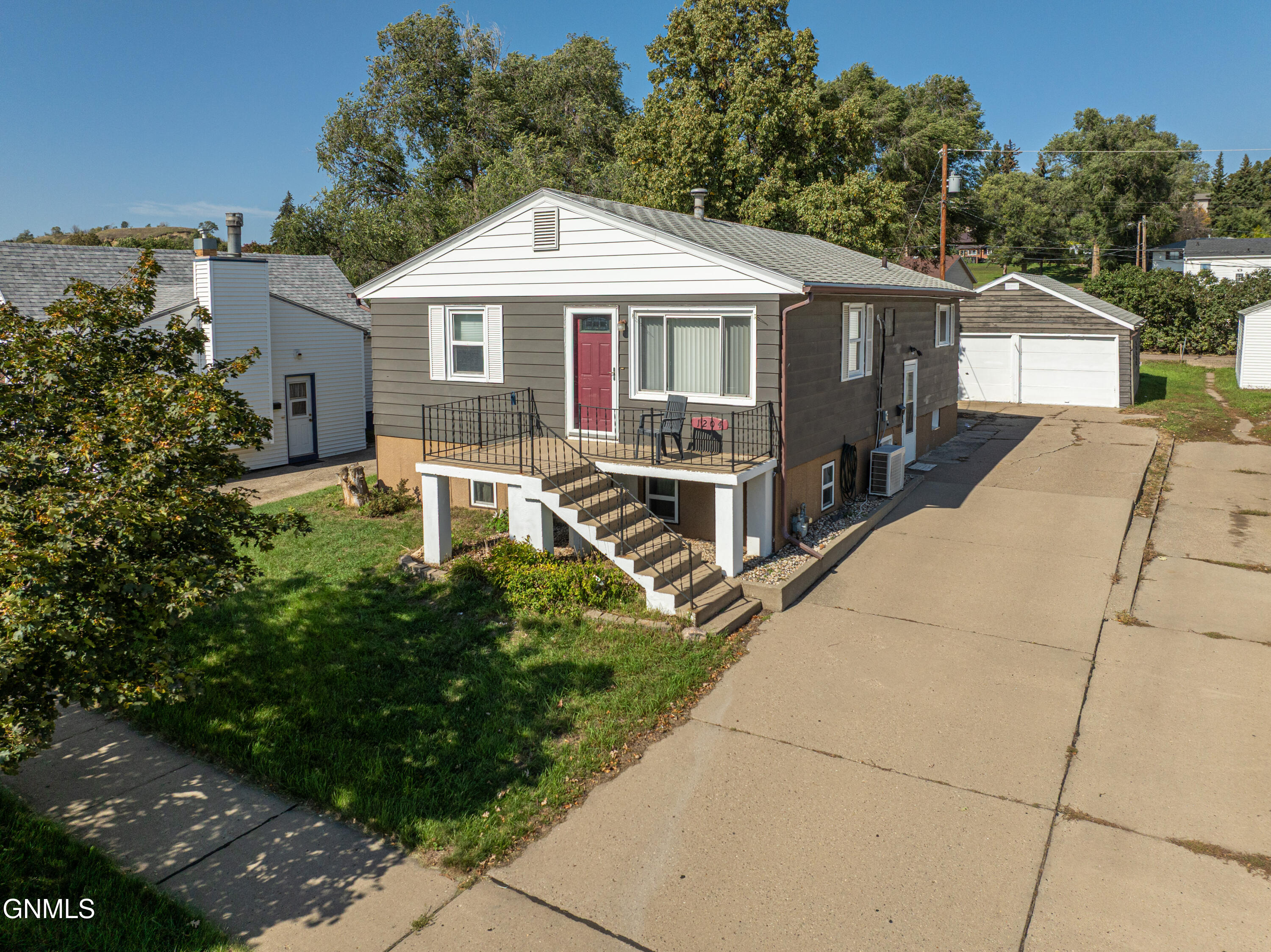 main property photo 0