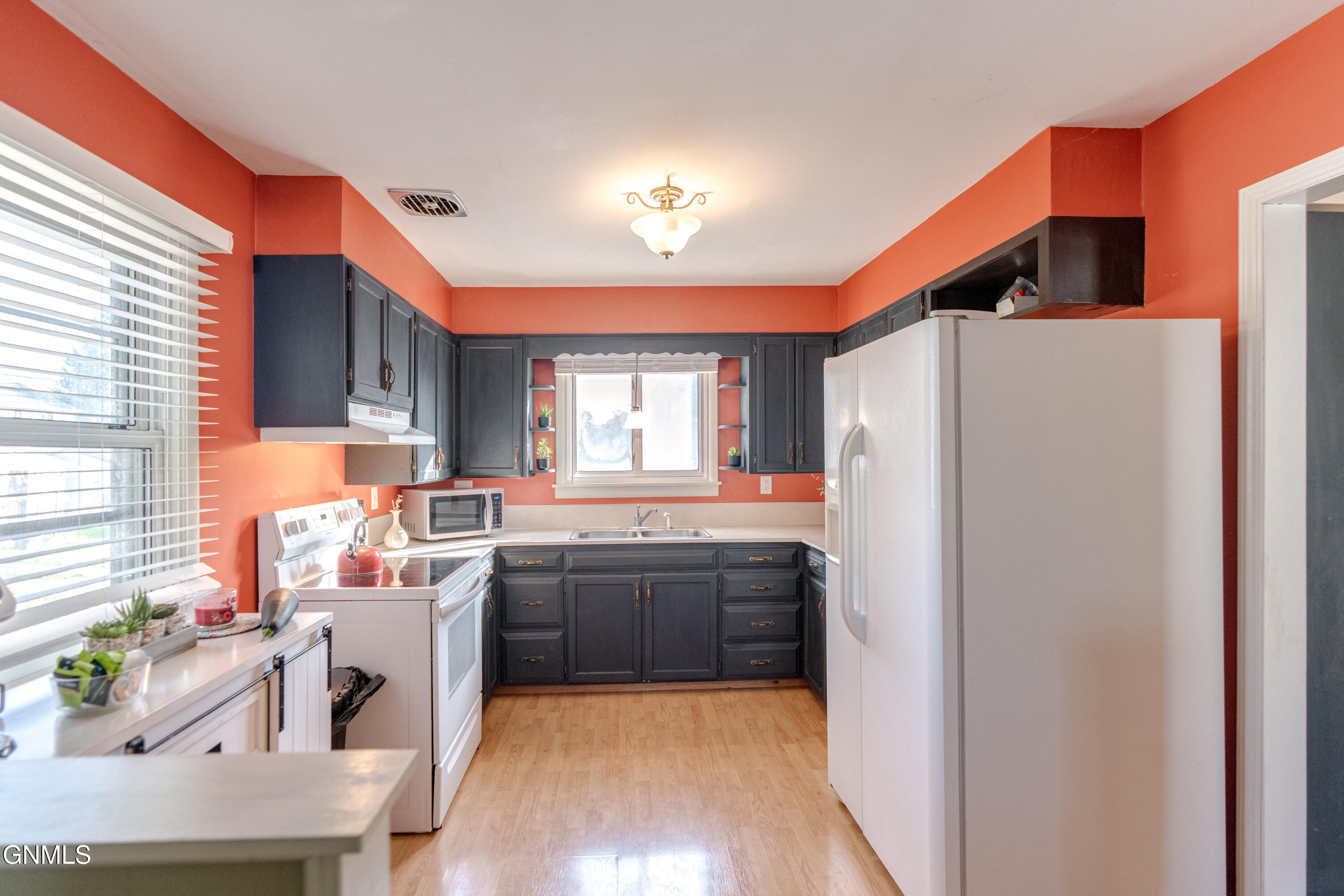 property viewer photo 2
