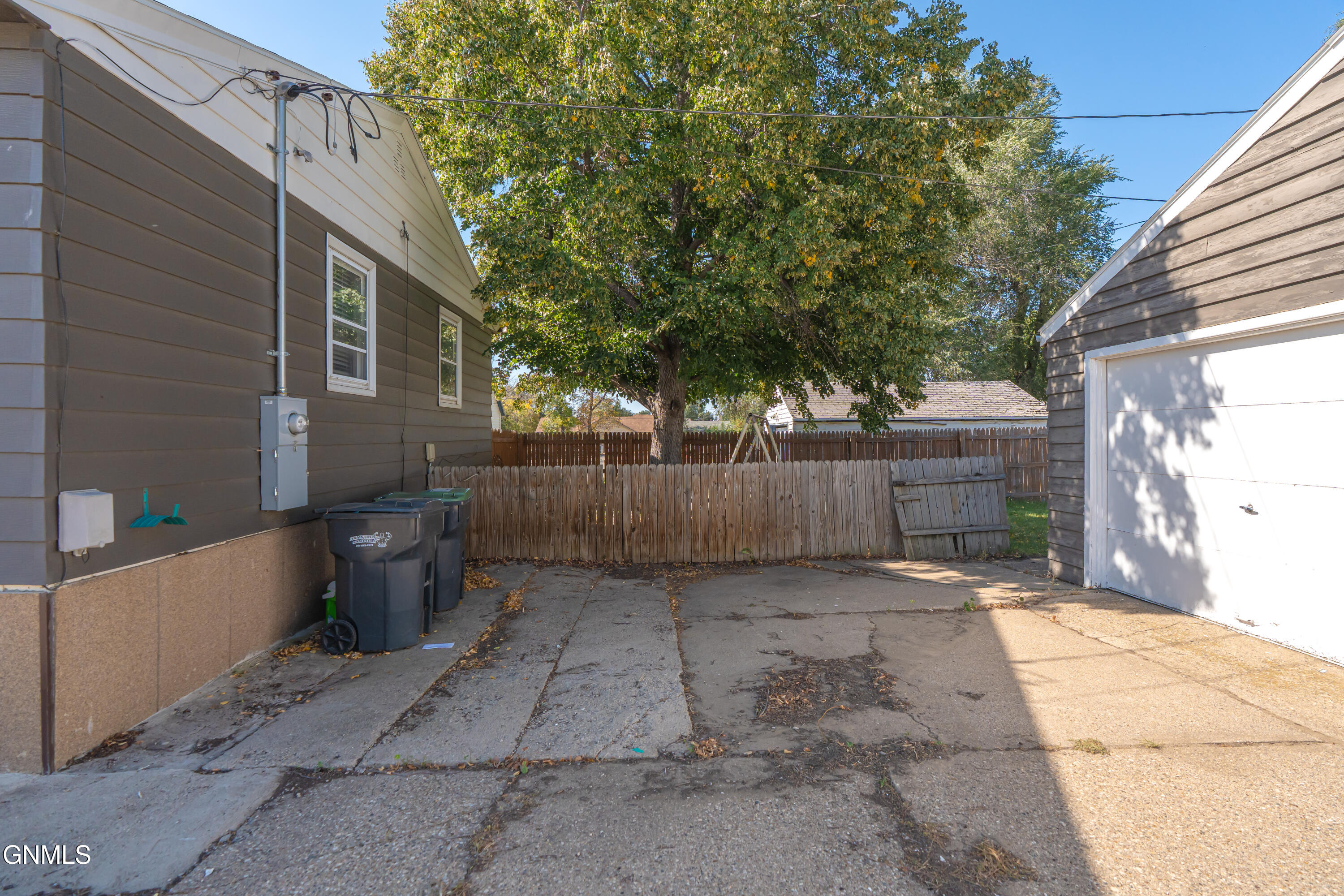 property viewer photo 42