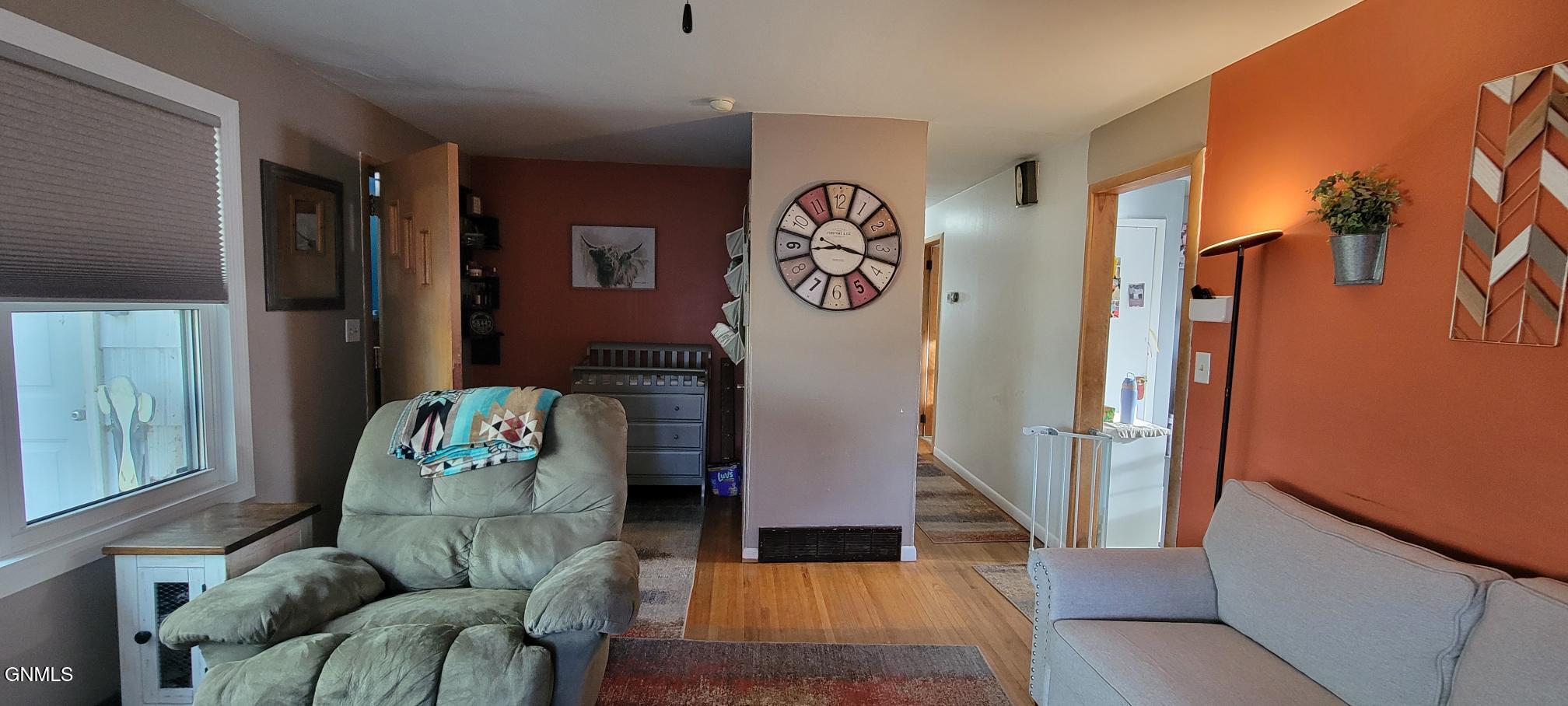 property viewer photo 9
