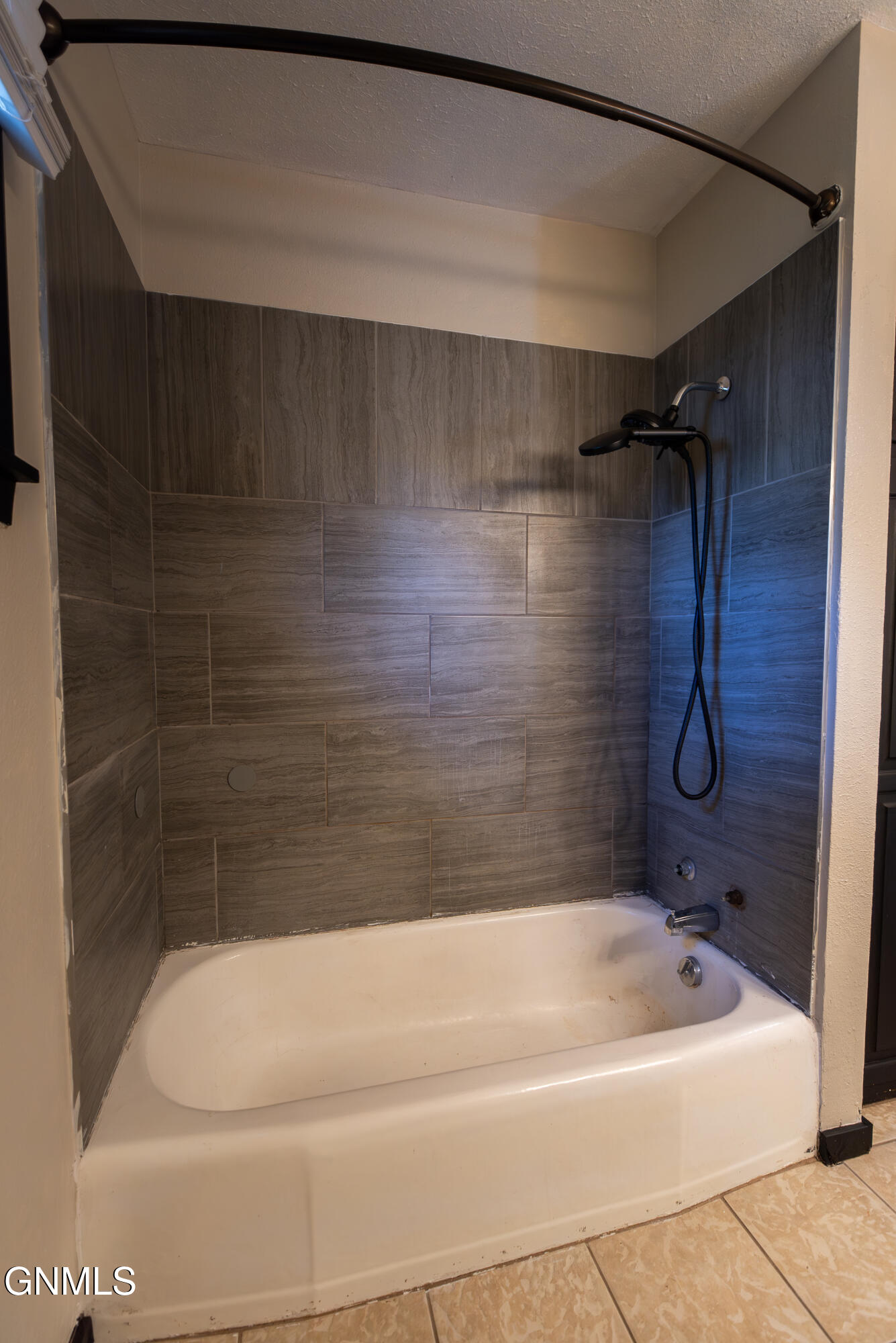 property viewer photo 10