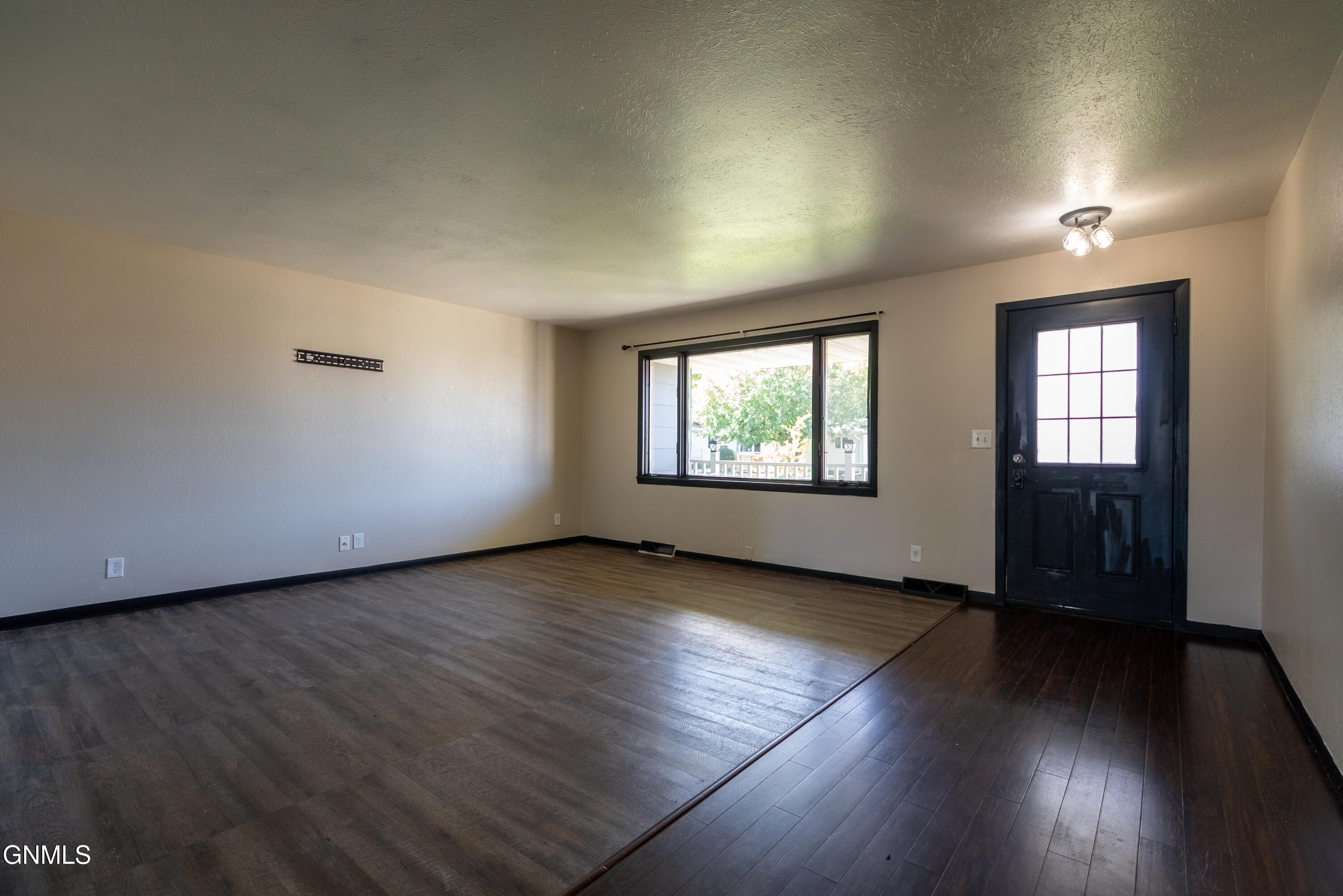 property viewer photo 12