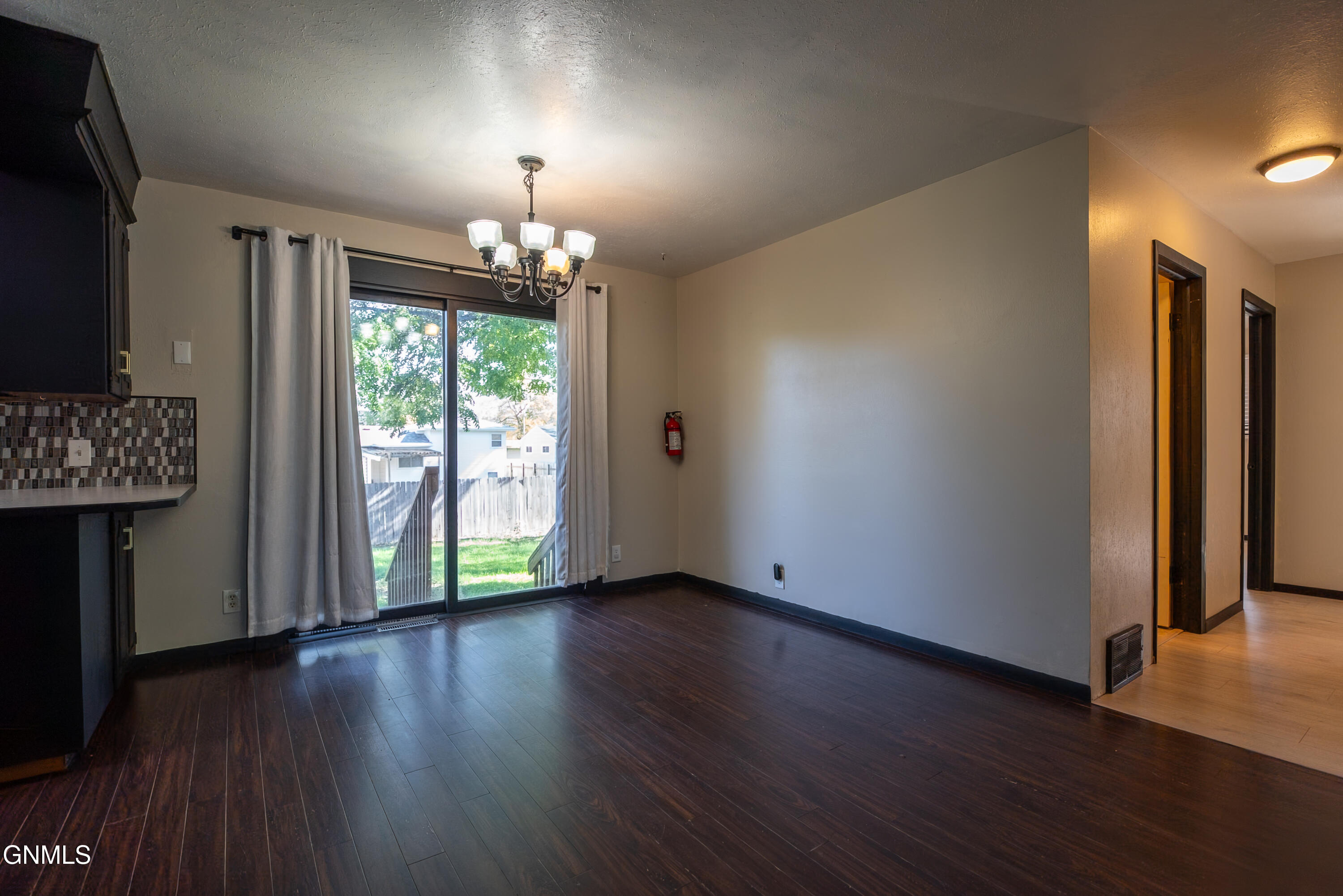 property viewer photo 13