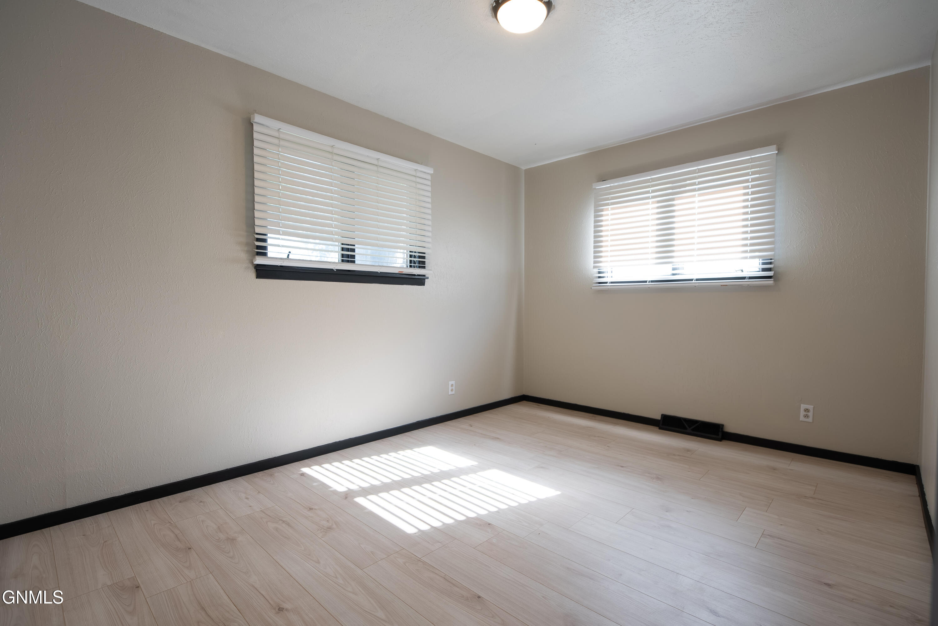 property viewer photo 16