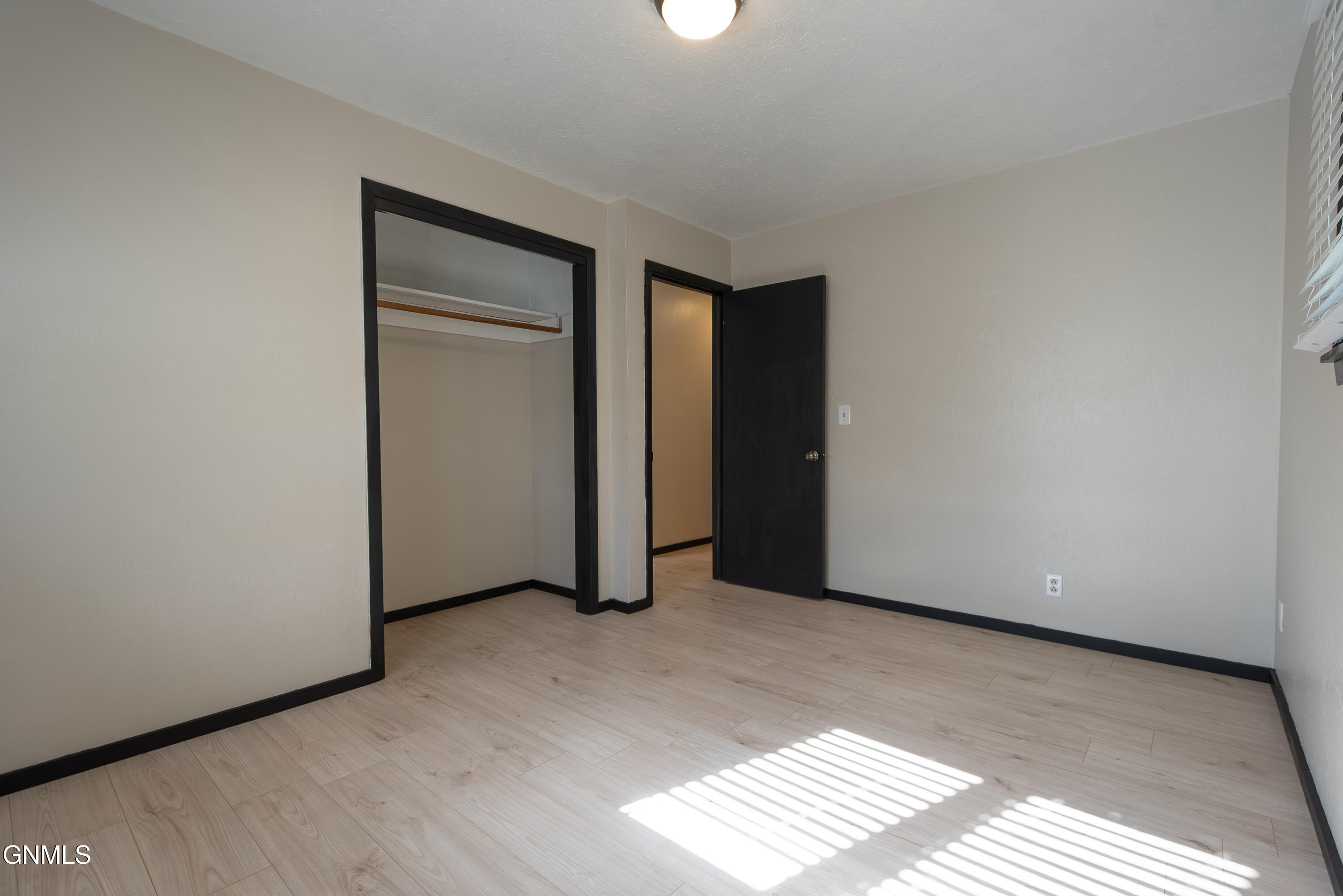 property viewer photo 17